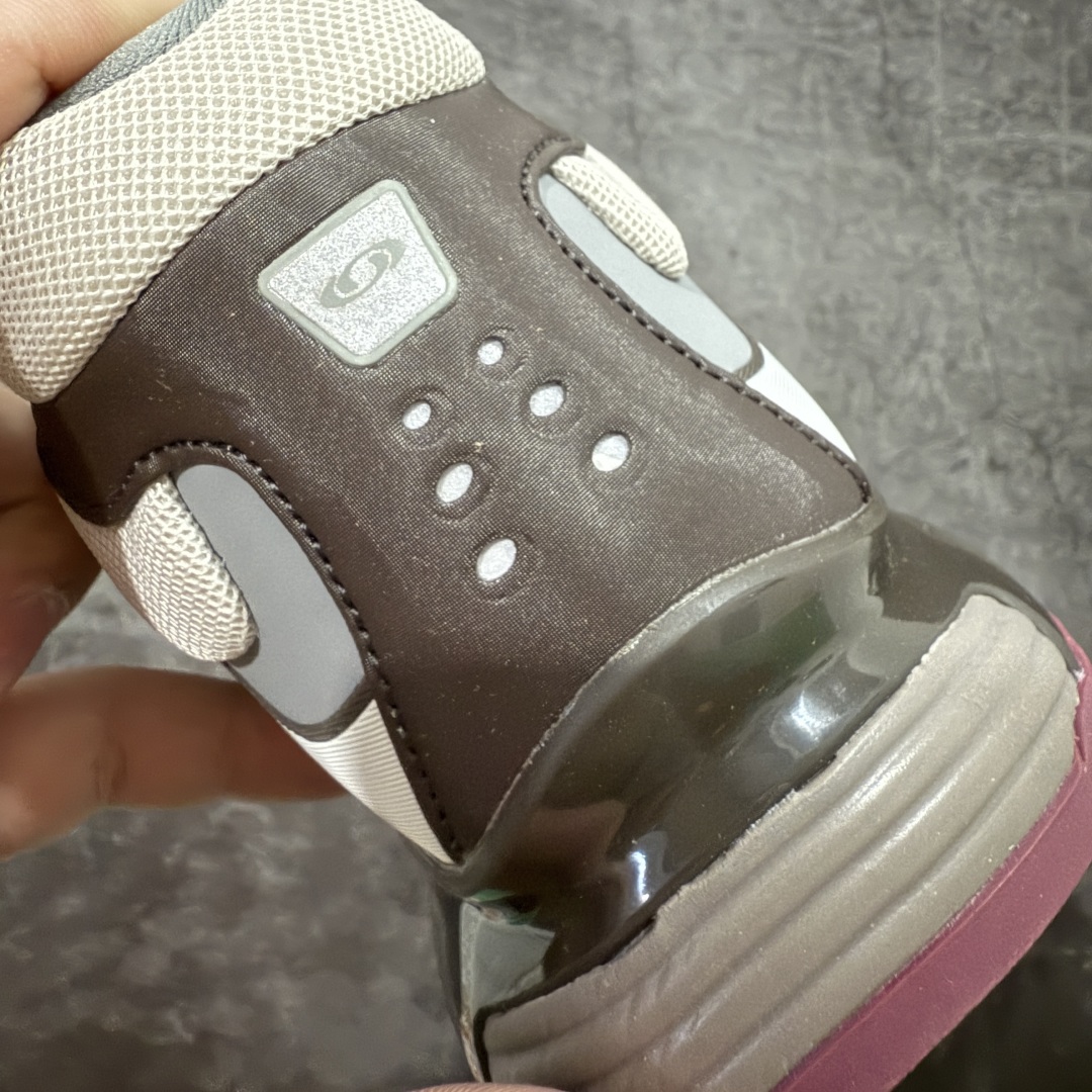 图片[2]-【绿x版】Salomon 萨洛蒙XT-Whisper 户外 休闲 运动鞋 跑鞋 477618 原版购入开发 做货 Salomon 对 XT-WHISPER 鞋面设计进行了升级，以多种鞋面材质，构造了丰富的鞋面层次，为鞋款增添摩登现代感。鞋款独特的波浪形 Sensifit系统设计勾勒出鞋身的流动感线条，并结合标志性的Quicklace™ 快速系带系统，保障全鞋舒适包裹感。结合 Contagrip® 大底，在保留鞋款功能性的同时多维度诠释城市户外型格 配送专柜精美包装🛍📦 面料 ： 原版定制进口网面+牛皮 内里 ： 原版进口透气网里 鞋底 ： 原版开模防滑橡胶材质 底厚 ：3.5CM 尺码： 36-46-选品中心