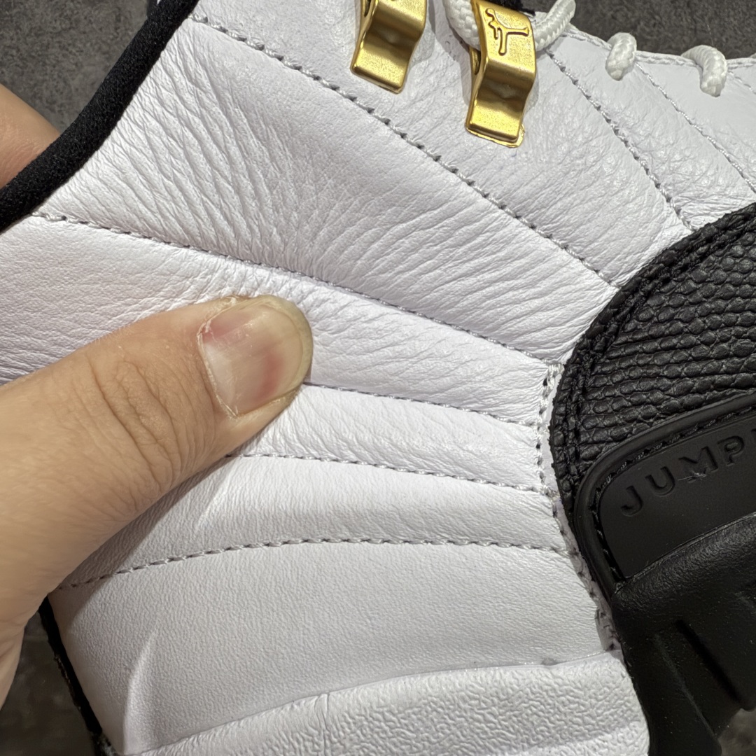 图片[3]-【TK至尊版】Air Jordan AJ12 Retro 潮流 中帮 复古篮球鞋 黑白130690-125 一比一原厂皮 最正确的版型 鞋盒 鞋盒标 芯片 更多12代的配色陆续出齐 真真的做到市场12代天花板 国外强烈推荐版本 外贸混卖专供品质 国内专业外贸AJ大厂出品 原厂楦头纸板 原厂皮料打造 原厂真碳板 内置气垫 尺码：40 40.5 41 42 42.5 43 44 44.5 45 46 47.5-选品中心