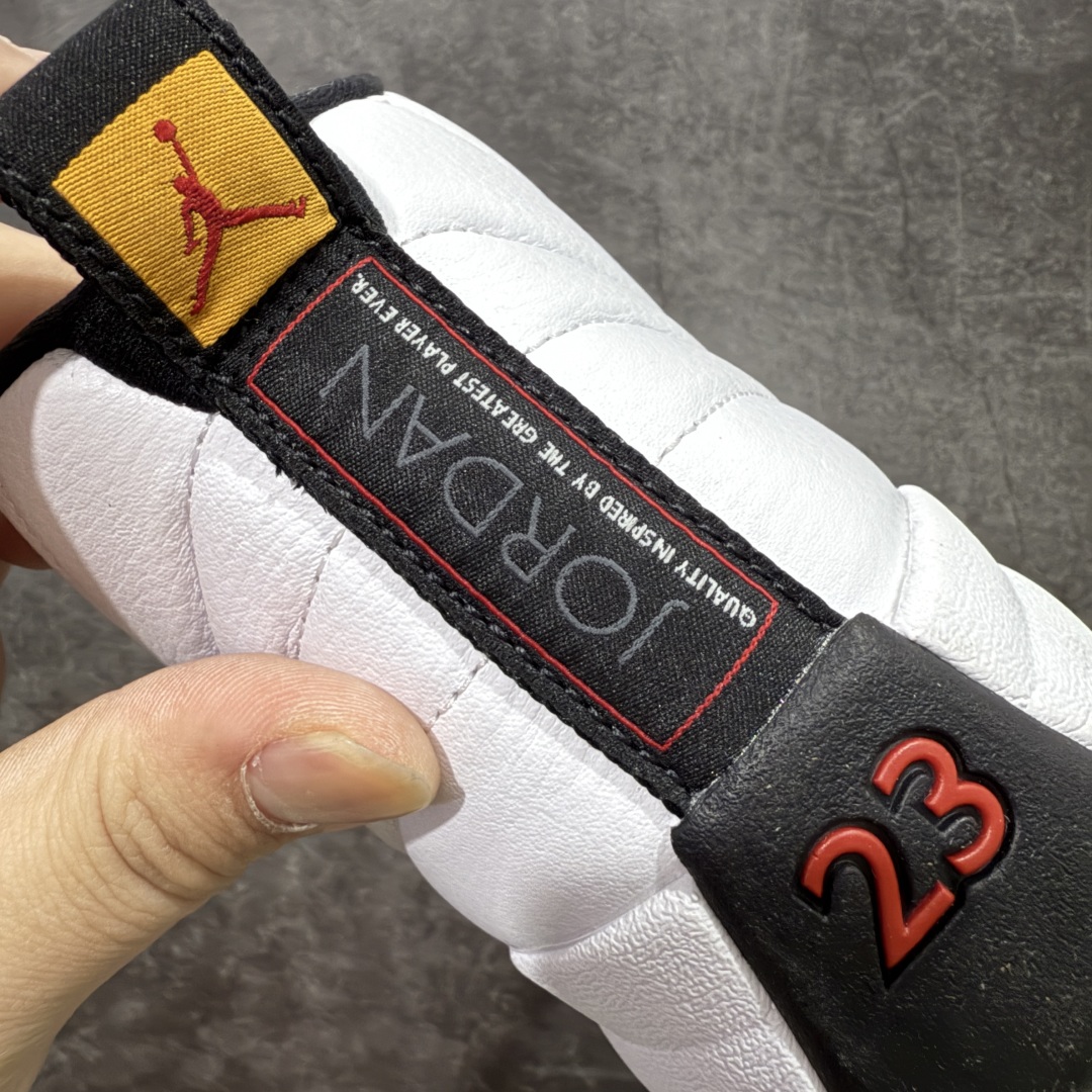 图片[2]-【TK至尊版】Air Jordan AJ12 Retro 潮流 中帮 复古篮球鞋 黑白130690-125 一比一原厂皮 最正确的版型 鞋盒 鞋盒标 芯片 更多12代的配色陆续出齐 真真的做到市场12代天花板 国外强烈推荐版本 外贸混卖专供品质 国内专业外贸AJ大厂出品 原厂楦头纸板 原厂皮料打造 原厂真碳板 内置气垫 尺码：40 40.5 41 42 42.5 43 44 44.5 45 46 47.5-选品中心