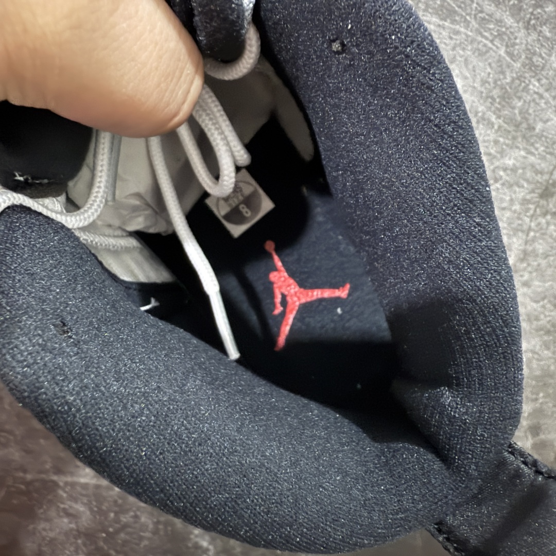 图片[8]-【TK至尊版】Air Jordan AJ12 Retro 潮流 中帮 复古篮球鞋 黑白130690-125 一比一原厂皮 最正确的版型 鞋盒 鞋盒标 芯片 更多12代的配色陆续出齐 真真的做到市场12代天花板 国外强烈推荐版本 外贸混卖专供品质 国内专业外贸AJ大厂出品 原厂楦头纸板 原厂皮料打造 原厂真碳板 内置气垫 尺码：40 40.5 41 42 42.5 43 44 44.5 45 46 47.5-选品中心