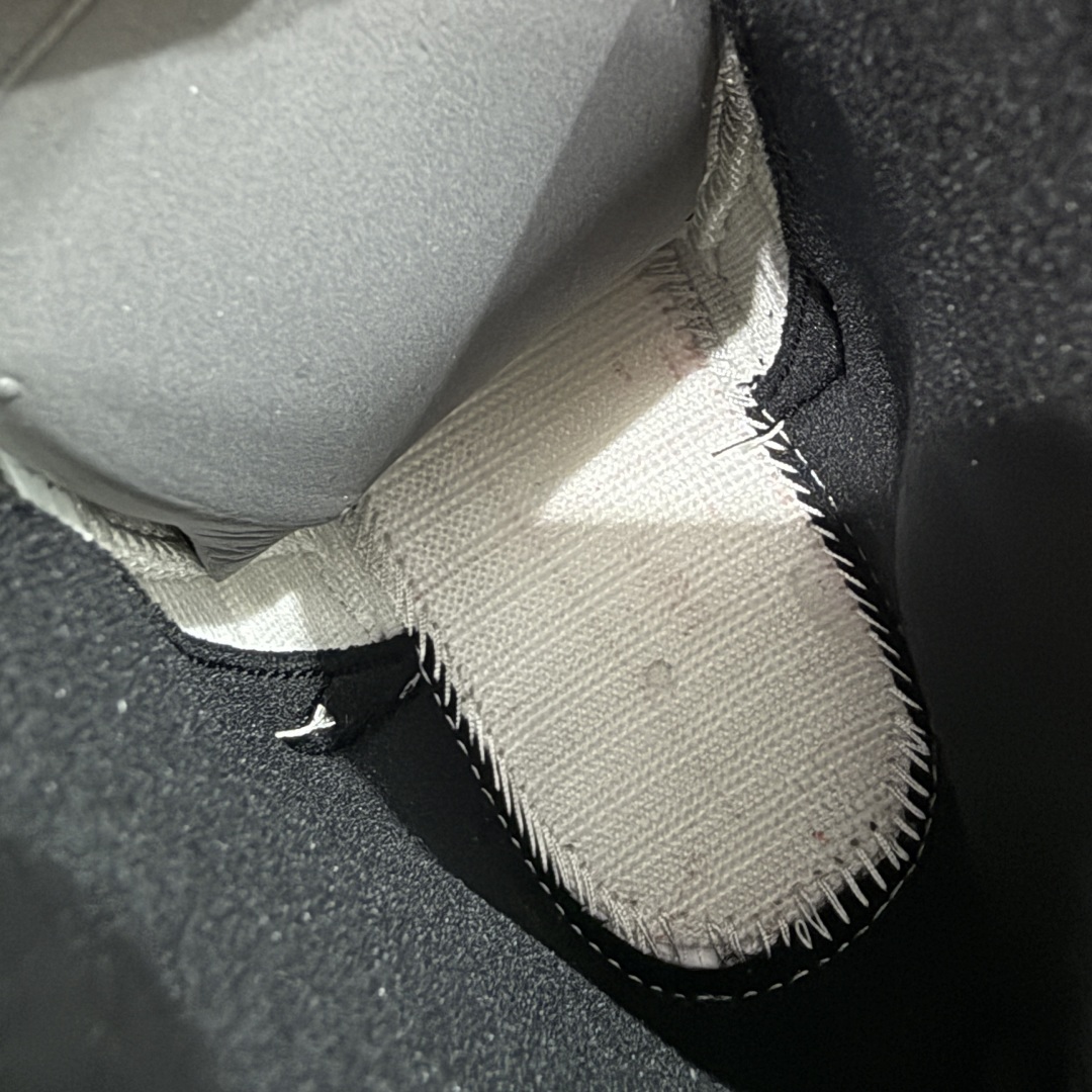 图片[9]-【TK至尊版】Air Jordan AJ12 Retro 潮流 中帮 复古篮球鞋 黑白130690-125 一比一原厂皮 最正确的版型 鞋盒 鞋盒标 芯片 更多12代的配色陆续出齐 真真的做到市场12代天花板 国外强烈推荐版本 外贸混卖专供品质 国内专业外贸AJ大厂出品 原厂楦头纸板 原厂皮料打造 原厂真碳板 内置气垫 尺码：40 40.5 41 42 42.5 43 44 44.5 45 46 47.5-选品中心