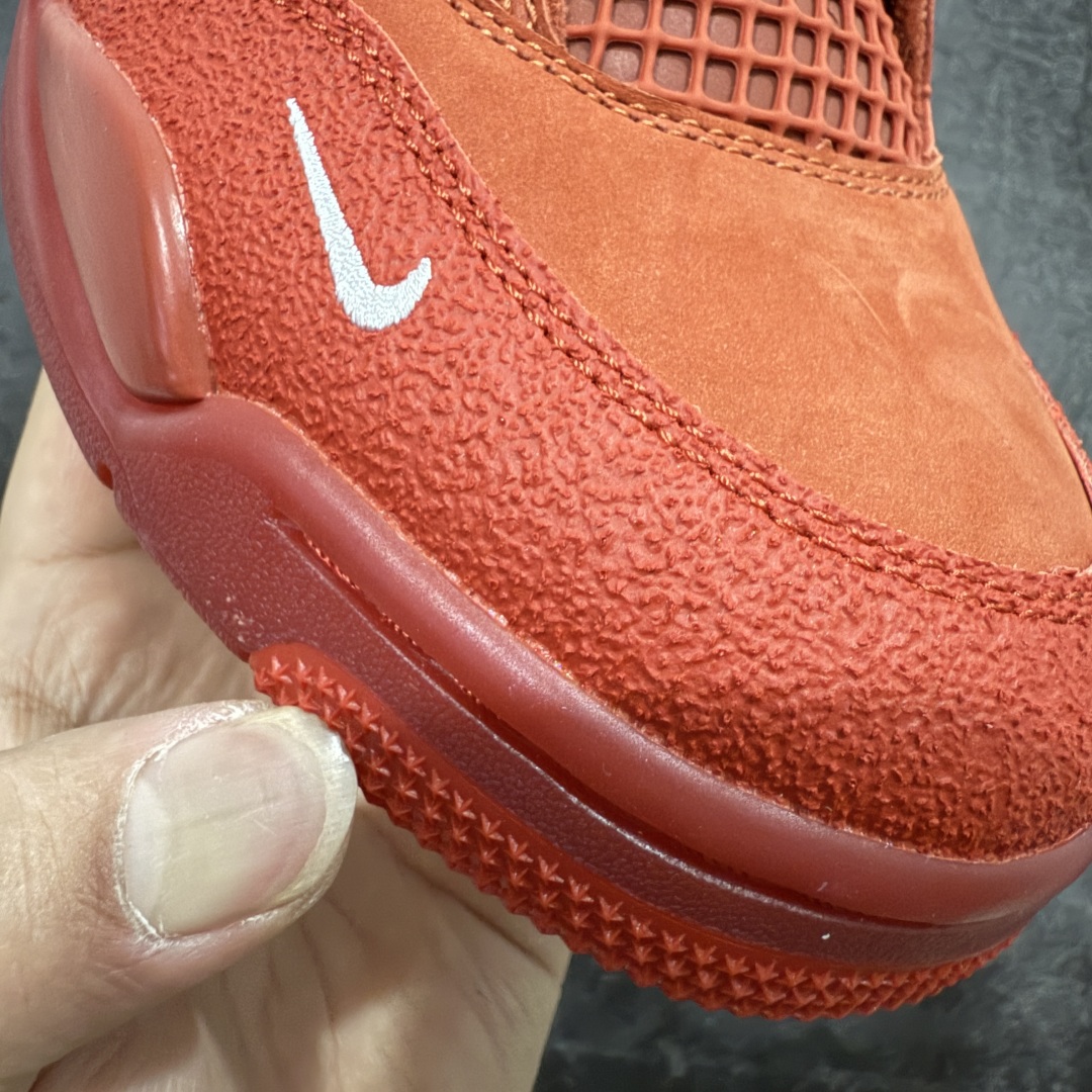 图片[7]-【S2纯原】Nigel Sylvester x Air Jordan AJ4 “Brick by Brick” 联名红砖 货号：HF4340-800 全新批次 重点区分市面 真正砖面纹路 区别市面版本 正确细节 卡色无色差 原数据精心打造 原厂材质 超弹硅胶材质 内层不织布补强 补强为硅胶提供更强耐久性 避免断裂 圈内最强四代 独家外贸特供尺码含45.5 耗时半年巨作 全套原纸板楦头开发 原厂特供皮料加持 确保原汁原味 完美呈现四代版型 一比一鞋头弧度高度鞋身弧度 数据细节工艺流程均保持原鞋一致 原厂TPU网格鞋带扣 正确内里网布 菱角分明不变形无多余毛边 柔软性质感一致于原鞋 市场唯一原厂鞋扣模具 背面可见隐藏注塑口 原厂织唛标 原厂飞人电绣工艺 尾指中部跳三针 独家绑鞋带手法 印刷中底布 四线拉帮 米色美纹纸贴合固定 进口港宝加持 后跟自然饱满 全鞋荧光划线卡点 追求极致完美 每一双都是工艺品 多重QC质检 超越公司货的品控标准 实实在在的免检产品 …… 以纽约市标志性的红砖为主题，这也是 Nigel 致敬家乡的方式，象征了他 BMX 事业的起点。整体鞋款有着醒目的橙红色调，多种皮革材质的应用又带来丰富的视觉层次，细腻的质感拼合，凸显了这双鞋不同于常规的身份。除了鞋头带有一个小小的 Swoosh 外，这双鞋还将后跟巧妙的改成了 BIKE AIR，为 Air Jordan 4 经典鞋型加入了新的元素，让熟悉这个鞋型的玩家有更为新鲜的视觉体验。同时，从官图可以看出，AJ4 标志性的透气网格下，暗藏 3M 反光设定，弱光环境中也能释放出高亮警示，对于骑行来说也是必备的安全举措。鞋盒封绘也采用红装图案诠释，进一步回应主题。 尺码：40 40.5 41 42 42.5 43 44 44.5 45 45.5 46 47.5 48.5-选品中心