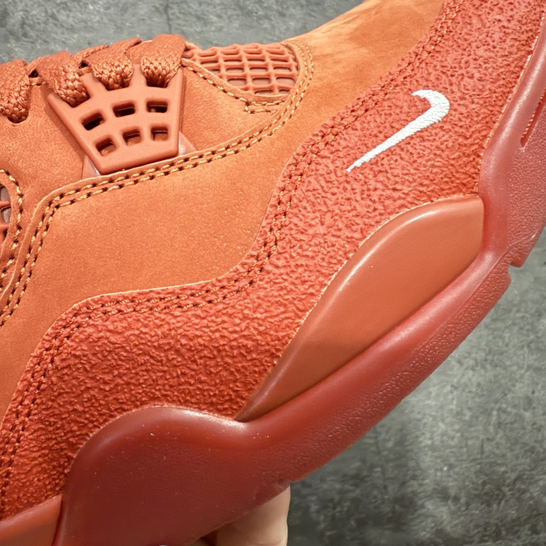 图片[6]-【S2纯原】Nigel Sylvester x Air Jordan AJ4 “Brick by Brick” 联名红砖 货号：HF4340-800 全新批次 重点区分市面 真正砖面纹路 区别市面版本 正确细节 卡色无色差 原数据精心打造 原厂材质 超弹硅胶材质 内层不织布补强 补强为硅胶提供更强耐久性 避免断裂 圈内最强四代 独家外贸特供尺码含45.5 耗时半年巨作 全套原纸板楦头开发 原厂特供皮料加持 确保原汁原味 完美呈现四代版型 一比一鞋头弧度高度鞋身弧度 数据细节工艺流程均保持原鞋一致 原厂TPU网格鞋带扣 正确内里网布 菱角分明不变形无多余毛边 柔软性质感一致于原鞋 市场唯一原厂鞋扣模具 背面可见隐藏注塑口 原厂织唛标 原厂飞人电绣工艺 尾指中部跳三针 独家绑鞋带手法 印刷中底布 四线拉帮 米色美纹纸贴合固定 进口港宝加持 后跟自然饱满 全鞋荧光划线卡点 追求极致完美 每一双都是工艺品 多重QC质检 超越公司货的品控标准 实实在在的免检产品 …… 以纽约市标志性的红砖为主题，这也是 Nigel 致敬家乡的方式，象征了他 BMX 事业的起点。整体鞋款有着醒目的橙红色调，多种皮革材质的应用又带来丰富的视觉层次，细腻的质感拼合，凸显了这双鞋不同于常规的身份。除了鞋头带有一个小小的 Swoosh 外，这双鞋还将后跟巧妙的改成了 BIKE AIR，为 Air Jordan 4 经典鞋型加入了新的元素，让熟悉这个鞋型的玩家有更为新鲜的视觉体验。同时，从官图可以看出，AJ4 标志性的透气网格下，暗藏 3M 反光设定，弱光环境中也能释放出高亮警示，对于骑行来说也是必备的安全举措。鞋盒封绘也采用红装图案诠释，进一步回应主题。 尺码：40 40.5 41 42 42.5 43 44 44.5 45 45.5 46 47.5 48.5-选品中心