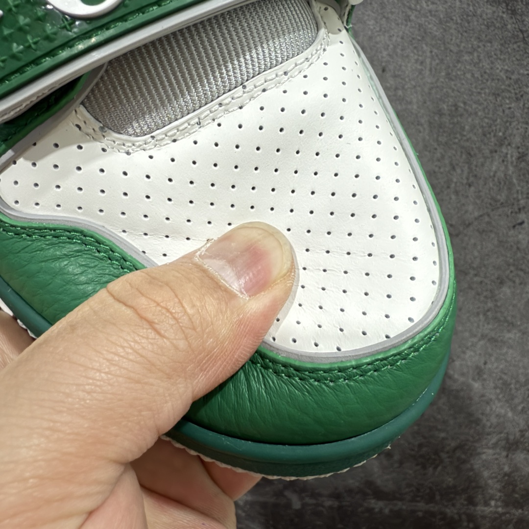 图片[5]-【海淘代购升级版】 现货当天可取 LV Trainer系列高奢运动鞋 白绿四叶草魔术贴 新款芯片顶级 潮人必备单品 同步ZP官网空胶工艺 鞋舌、挂饰均镶嵌NFC芯片感应装置 正确胶片断点式设计 中底正确还原原版油印字母比例 1：1原楦格板、楦头、刀磨全新升级！ 独家订制顶级压纹麂皮 原版开模TPU大底 质感原版一致 垫脚聚米微料加透气英伦网布 披靡市场任何版本！细节完美呈现！ 代购指定版本 全新升级最新双盒包装 扫码秒进官网！ 全套包装配件同比原版 尺码： 38-46-选品中心