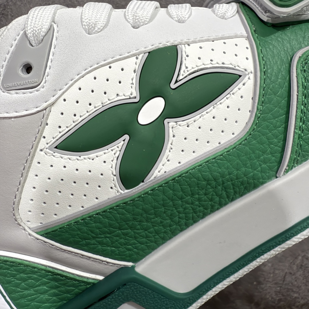 图片[4]-【海淘代购升级版】 现货当天可取 LV Trainer系列高奢运动鞋 白绿四叶草魔术贴 新款芯片顶级 潮人必备单品 同步ZP官网空胶工艺 鞋舌、挂饰均镶嵌NFC芯片感应装置 正确胶片断点式设计 中底正确还原原版油印字母比例 1：1原楦格板、楦头、刀磨全新升级！ 独家订制顶级压纹麂皮 原版开模TPU大底 质感原版一致 垫脚聚米微料加透气英伦网布 披靡市场任何版本！细节完美呈现！ 代购指定版本 全新升级最新双盒包装 扫码秒进官网！ 全套包装配件同比原版 尺码： 38-46-选品中心