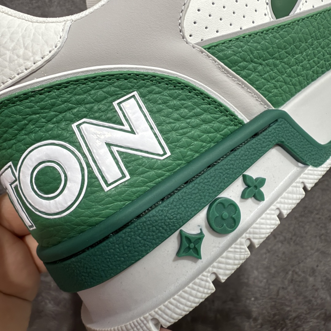 图片[3]-【海淘代购升级版】 现货当天可取 LV Trainer系列高奢运动鞋 白绿四叶草魔术贴 新款芯片顶级 潮人必备单品 同步ZP官网空胶工艺 鞋舌、挂饰均镶嵌NFC芯片感应装置 正确胶片断点式设计 中底正确还原原版油印字母比例 1：1原楦格板、楦头、刀磨全新升级！ 独家订制顶级压纹麂皮 原版开模TPU大底 质感原版一致 垫脚聚米微料加透气英伦网布 披靡市场任何版本！细节完美呈现！ 代购指定版本 全新升级最新双盒包装 扫码秒进官网！ 全套包装配件同比原版 尺码： 38-46-选品中心