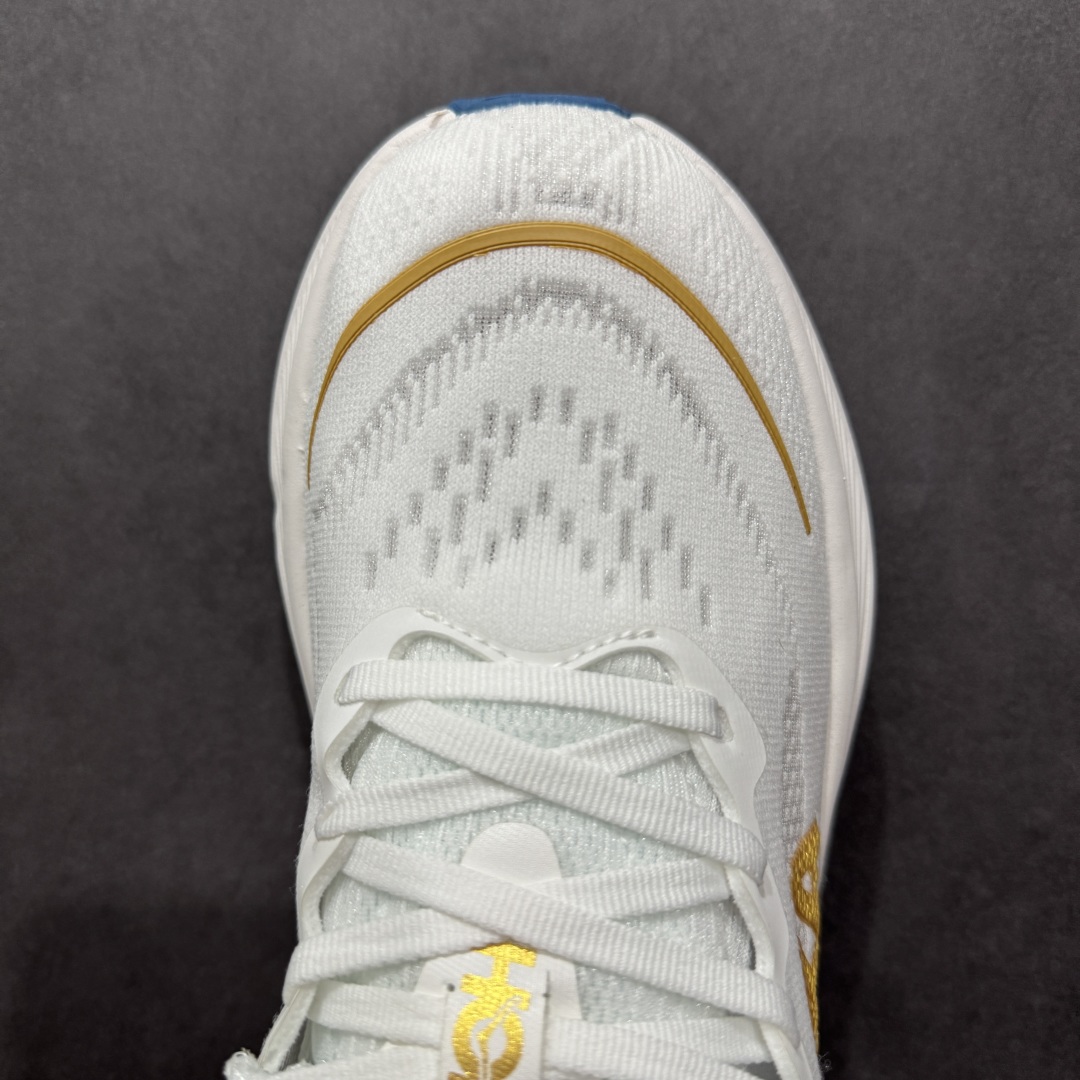  
【公司级】美国新兴跑鞋品牌Hoka One One Skyflow M Low 天空气流系列低帮超轻