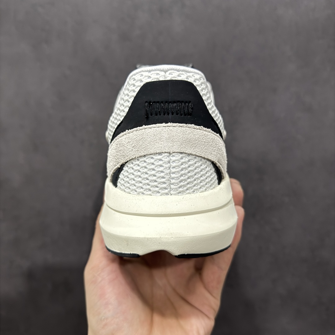  
【纯原】Adidas LIGHTBLAZE 舒适防滑 新款阿迪达斯低帮跑步鞋 极致轻盈的Lightw