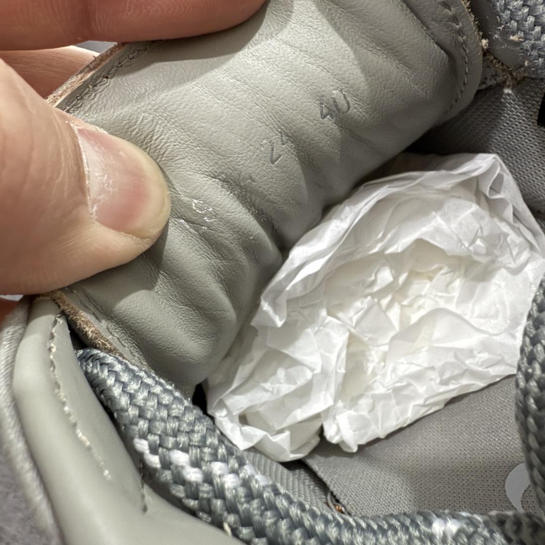 图片[7]-【总裁版本】Stone Island x Dior B33 Tennis Do Cotton 石头岛迪奥联名复古休闲板鞋 Dior B33 迪奥印花系带时尚运动板鞋网球鞋 全套原厂新版原纸板楦头开发 原厂特供皮料加持 原档数据大底 高频字母排版细节 还原 Zp 高端零售特供批次 2023秋季新品 彰显非凡的精湛工艺 重新诠释经典的网球鞋 时尚的廓形突显厚实感 采用全新的拉绒马海毛针织面料 突显柔软触感与富有层次感的流行色彩 搭配棕色绒面革镶片提升格调 别具一格的加垫鞋舌点缀以压花效果Dior标志 后侧点缀以Dior 30Avenue Montaigne标志 可为各式休闲造型增添时尚气质 尺码：40 41 42 43 44 45 46-选品中心