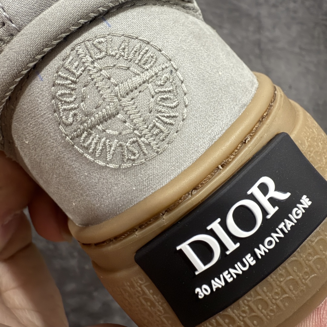 图片[2]-【总裁版本】Stone Island x Dior B33 Tennis Do Cotton 石头岛迪奥联名复古休闲板鞋 Dior B33 迪奥印花系带时尚运动板鞋网球鞋 全套原厂新版原纸板楦头开发 原厂特供皮料加持 原档数据大底 高频字母排版细节 还原 Zp 高端零售特供批次 2023秋季新品 彰显非凡的精湛工艺 重新诠释经典的网球鞋 时尚的廓形突显厚实感 采用全新的拉绒马海毛针织面料 突显柔软触感与富有层次感的流行色彩 搭配棕色绒面革镶片提升格调 别具一格的加垫鞋舌点缀以压花效果Dior标志 后侧点缀以Dior 30Avenue Montaigne标志 可为各式休闲造型增添时尚气质 尺码：40 41 42 43 44 45 46-选品中心