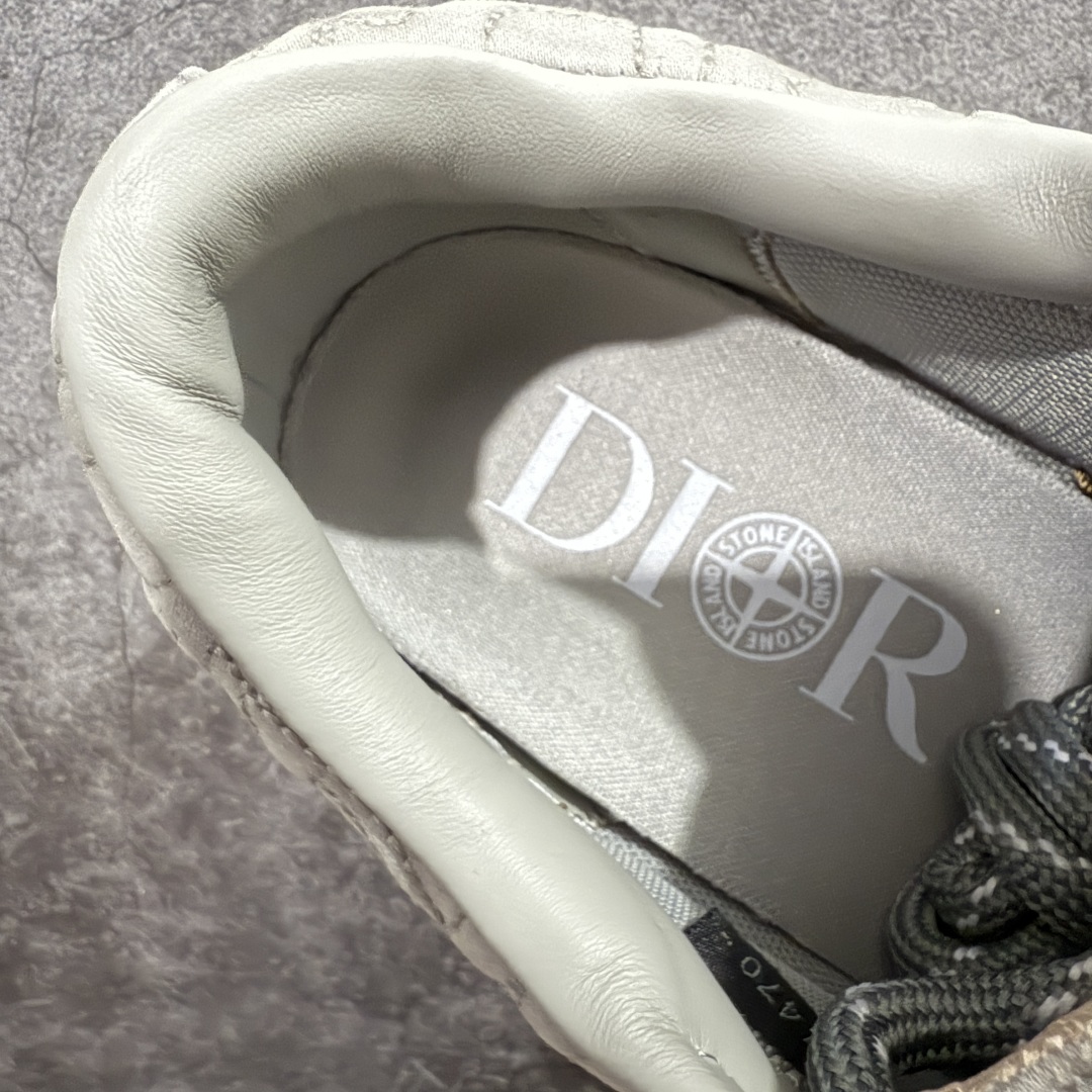 图片[8]-【总裁版本】Stone Island x Dior B33 Tennis Do Cotton 石头岛迪奥联名复古休闲板鞋 Dior B33 迪奥印花系带时尚运动板鞋网球鞋 全套原厂新版原纸板楦头开发 原厂特供皮料加持 原档数据大底 高频字母排版细节 还原 Zp 高端零售特供批次 2023秋季新品 彰显非凡的精湛工艺 重新诠释经典的网球鞋 时尚的廓形突显厚实感 采用全新的拉绒马海毛针织面料 突显柔软触感与富有层次感的流行色彩 搭配棕色绒面革镶片提升格调 别具一格的加垫鞋舌点缀以压花效果Dior标志 后侧点缀以Dior 30Avenue Montaigne标志 可为各式休闲造型增添时尚气质 尺码：40 41 42 43 44 45 46-选品中心