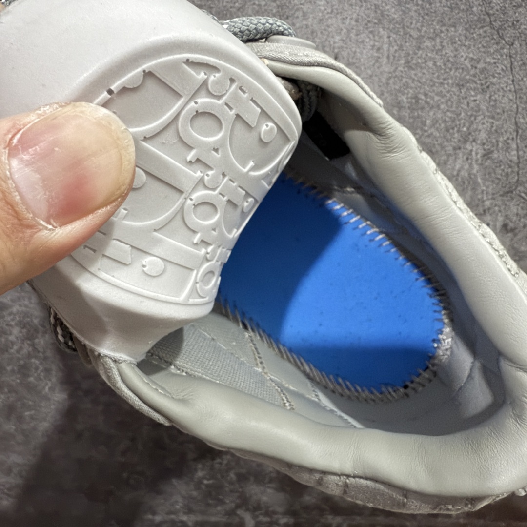 图片[9]-【总裁版本】Stone Island x Dior B33 Tennis Do Cotton 石头岛迪奥联名复古休闲板鞋 Dior B33 迪奥印花系带时尚运动板鞋网球鞋 全套原厂新版原纸板楦头开发 原厂特供皮料加持 原档数据大底 高频字母排版细节 还原 Zp 高端零售特供批次 2023秋季新品 彰显非凡的精湛工艺 重新诠释经典的网球鞋 时尚的廓形突显厚实感 采用全新的拉绒马海毛针织面料 突显柔软触感与富有层次感的流行色彩 搭配棕色绒面革镶片提升格调 别具一格的加垫鞋舌点缀以压花效果Dior标志 后侧点缀以Dior 30Avenue Montaigne标志 可为各式休闲造型增添时尚气质 尺码：40 41 42 43 44 45 46-选品中心