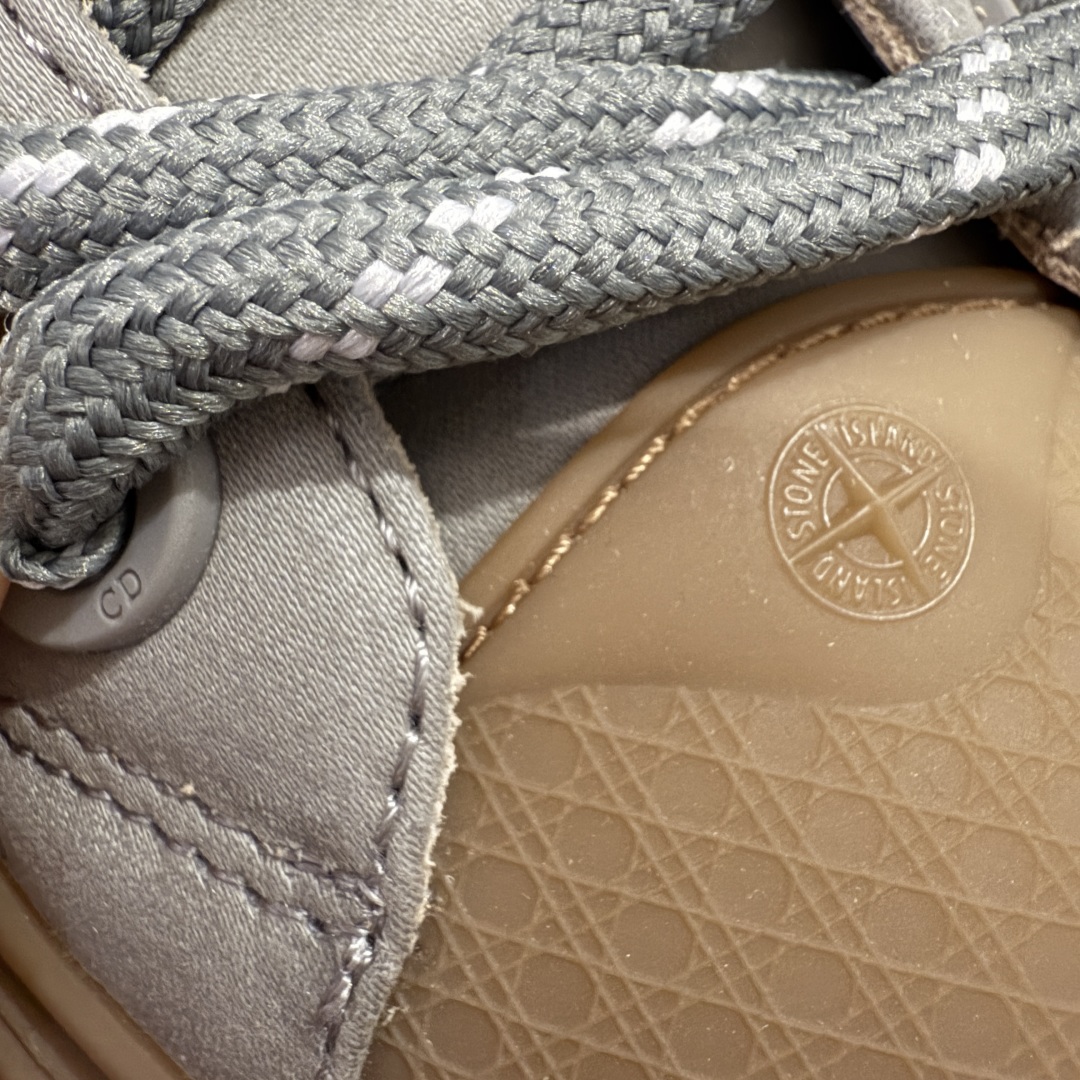 图片[5]-【总裁版本】Stone Island x Dior B33 Tennis Do Cotton 石头岛迪奥联名复古休闲板鞋 Dior B33 迪奥印花系带时尚运动板鞋网球鞋 全套原厂新版原纸板楦头开发 原厂特供皮料加持 原档数据大底 高频字母排版细节 还原 Zp 高端零售特供批次 2023秋季新品 彰显非凡的精湛工艺 重新诠释经典的网球鞋 时尚的廓形突显厚实感 采用全新的拉绒马海毛针织面料 突显柔软触感与富有层次感的流行色彩 搭配棕色绒面革镶片提升格调 别具一格的加垫鞋舌点缀以压花效果Dior标志 后侧点缀以Dior 30Avenue Montaigne标志 可为各式休闲造型增添时尚气质 尺码：40 41 42 43 44 45 46-选品中心