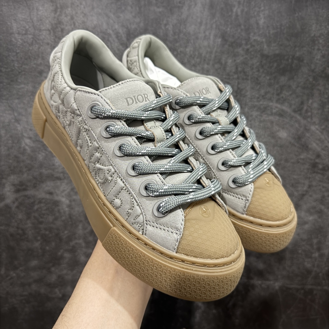 【总裁版本】Stone Island x Dior B33 Tennis Do Cotton 石头岛迪奥联名复古休闲板鞋 Dior B33 迪奥印花系带时尚运动板鞋网球鞋 全套原厂新版原纸板楦头开发 原厂特供皮料加持 原档数据大底 高频字母排版细节 还原 Zp 高端零售特供批次 2023秋季新品 彰显非凡的精湛工艺 重新诠释经典的网球鞋 时尚的廓形突显厚实感 采用全新的拉绒马海毛针织面料 突显柔软触感与富有层次感的流行色彩 搭配棕色绒面革镶片提升格调 别具一格的加垫鞋舌点缀以压花效果Dior标志 后侧点缀以Dior 30Avenue Montaigne标志 可为各式休闲造型增添时尚气质 尺码:40 41 42 43 44 45 46-选品中心