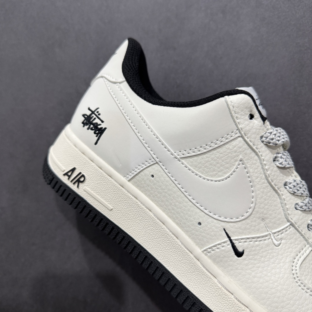  
【定制版】Nike Air Force 1'07 Low 斯图西联名 小双勾黑底 空军一号低帮休闲板