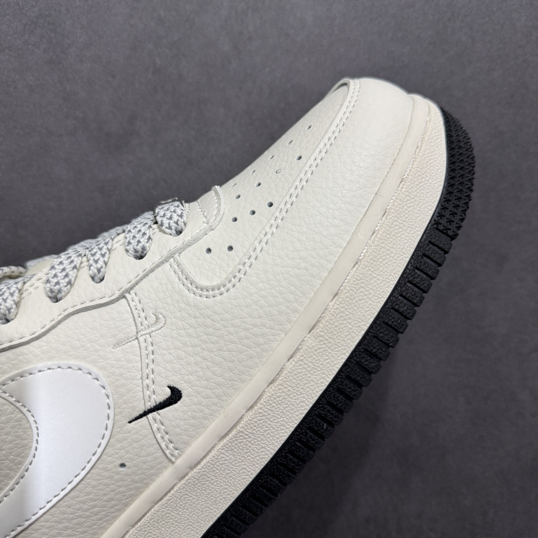  
【定制版】Nike Air Force 1'07 Low 斯图西联名 小双勾黑底 空军一号低帮休闲板