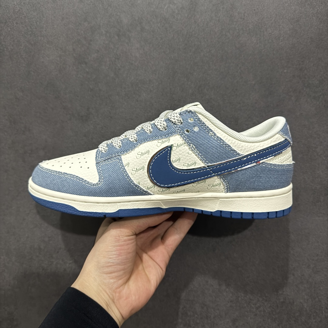  
【定制版】Nike SB Dunk Low 斯图西联名 水蓝牛仔 周年高端定制 低帮休闲板鞋 JJ2