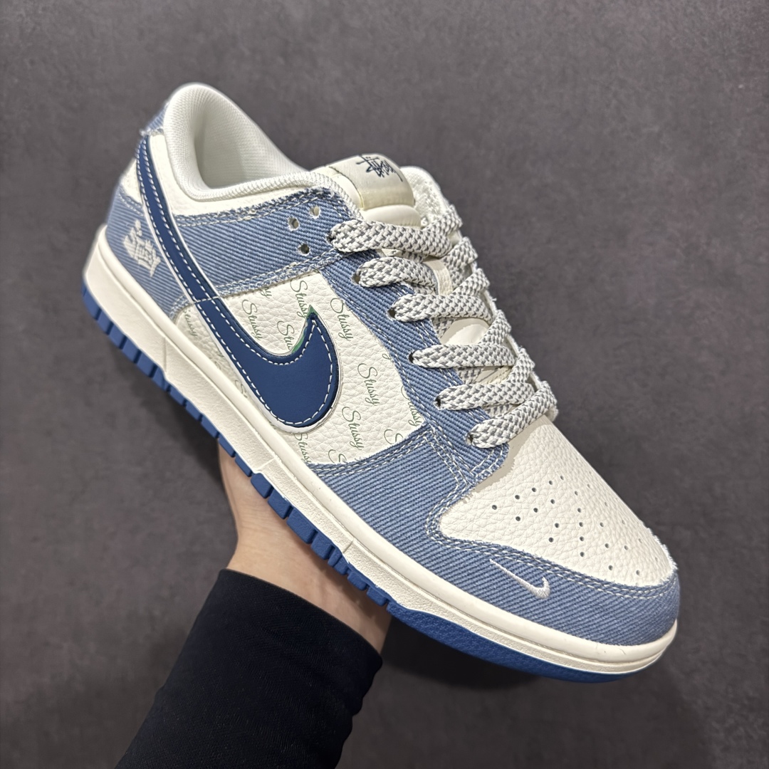  
【定制版】Nike SB Dunk Low 斯图西联名 水蓝牛仔 周年高端定制 低帮休闲板鞋 JJ2