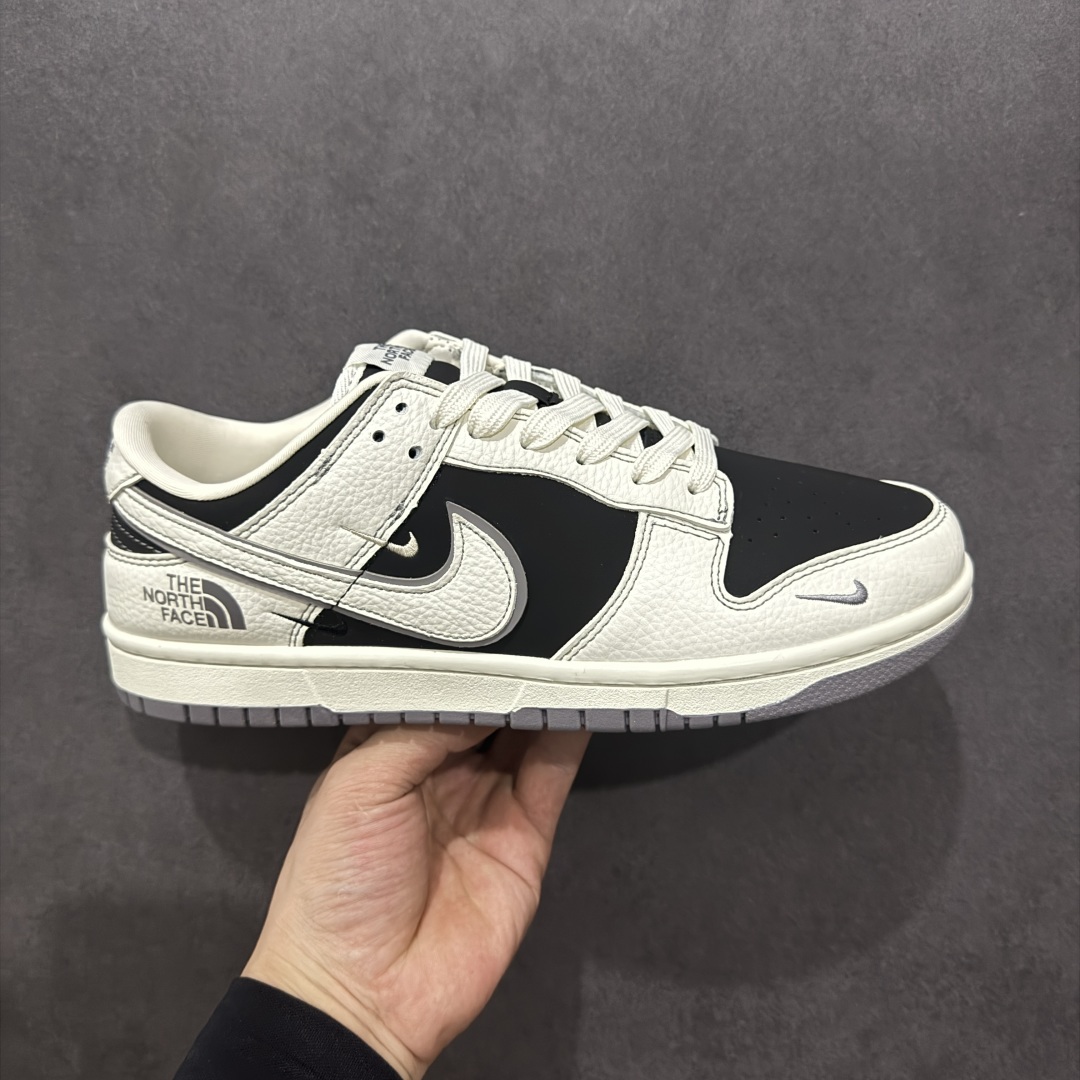  
【定制版】Nike SB Dunk Low 北面联名 奶白黑灰 周年高端定制 低帮休闲板鞋 SC92