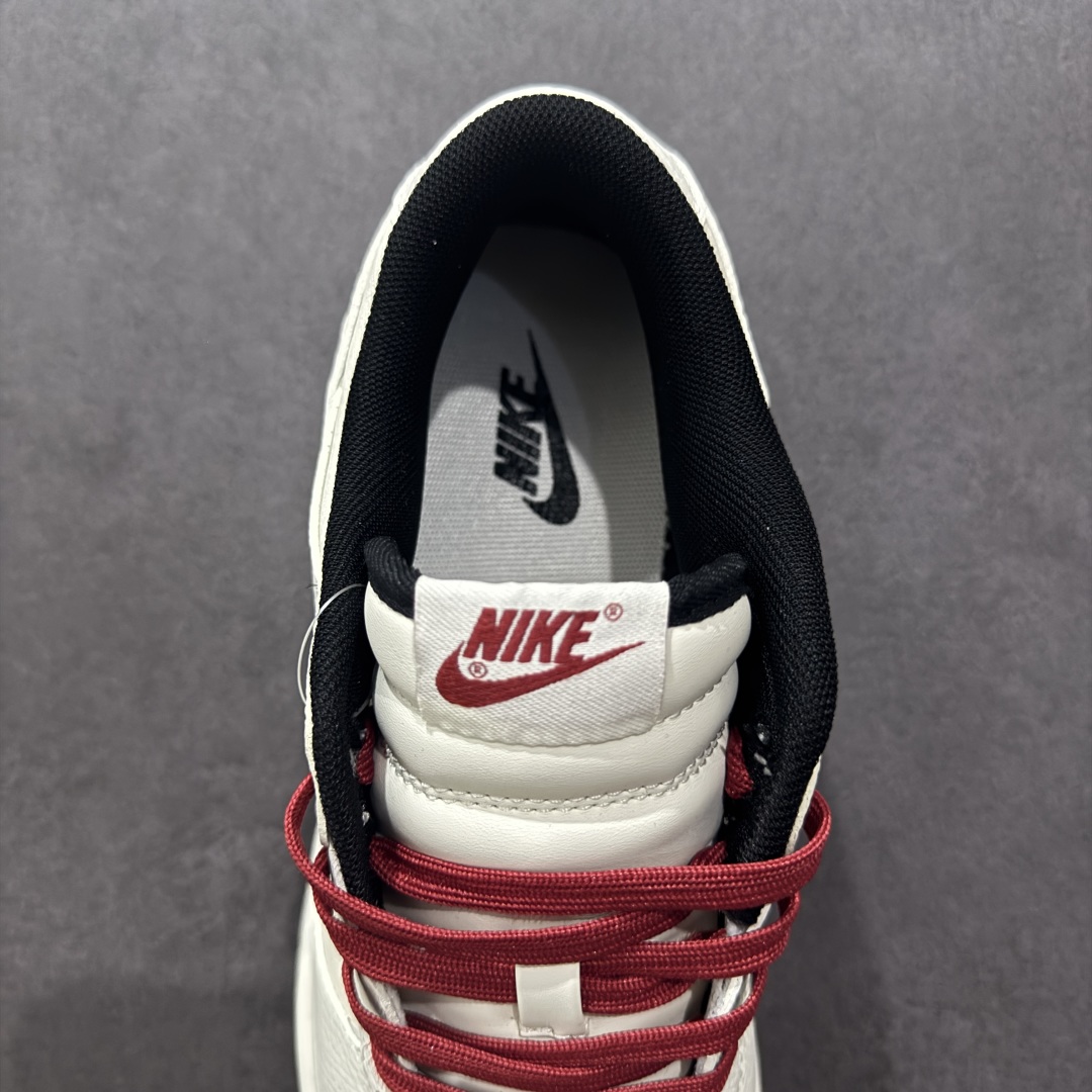  
【定制版】Nike SB Dunk Low 白黑红三小钩
纯原大厂出品 极力推荐
原装头层材料 独家