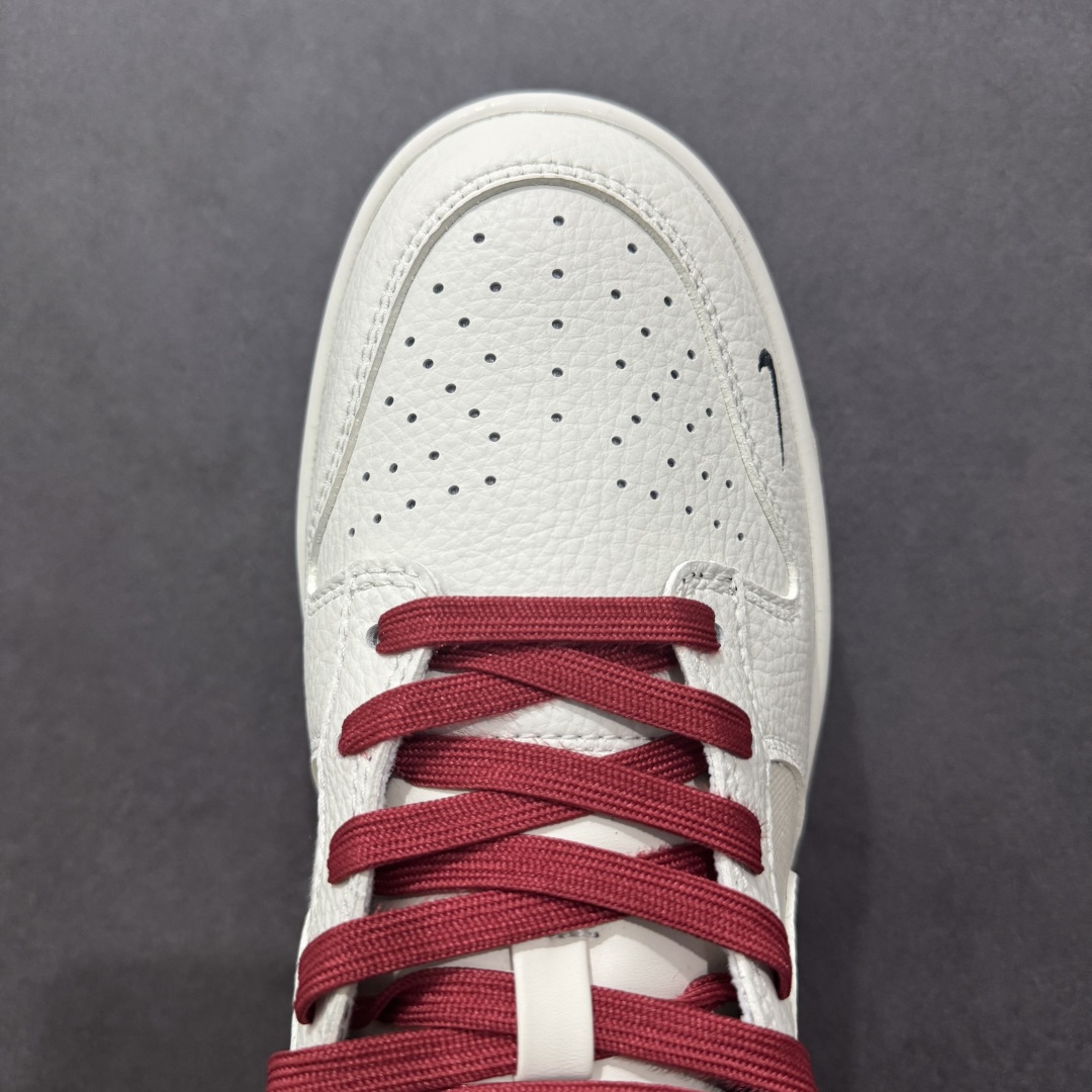  
【定制版】Nike SB Dunk Low 白黑红三小钩
纯原大厂出品 极力推荐
原装头层材料 独家