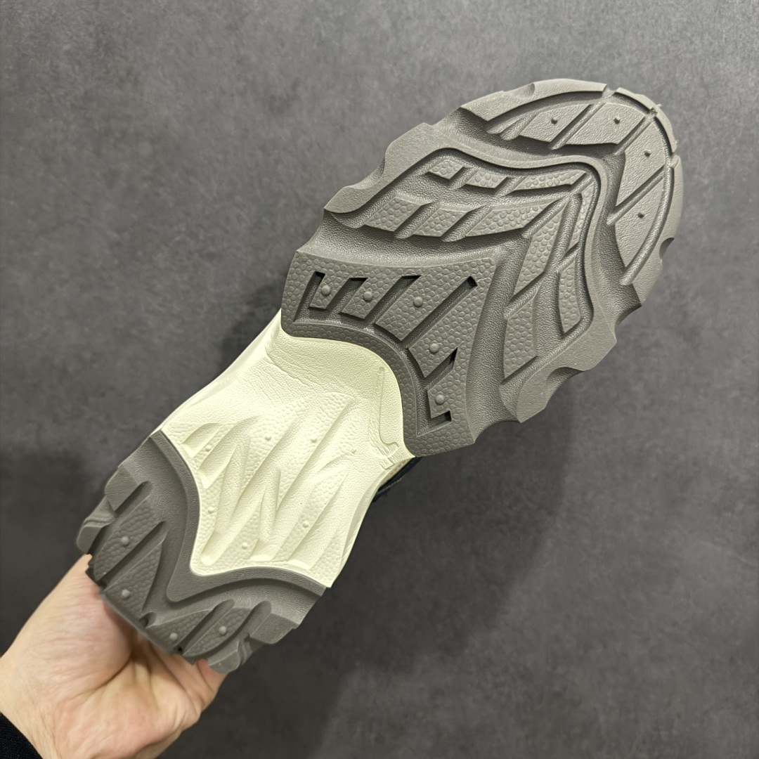 【公司级】Nk TC 7900 耐克新款复古老爹鞋 DD9682-200
织带与对勾交错穿插,以及