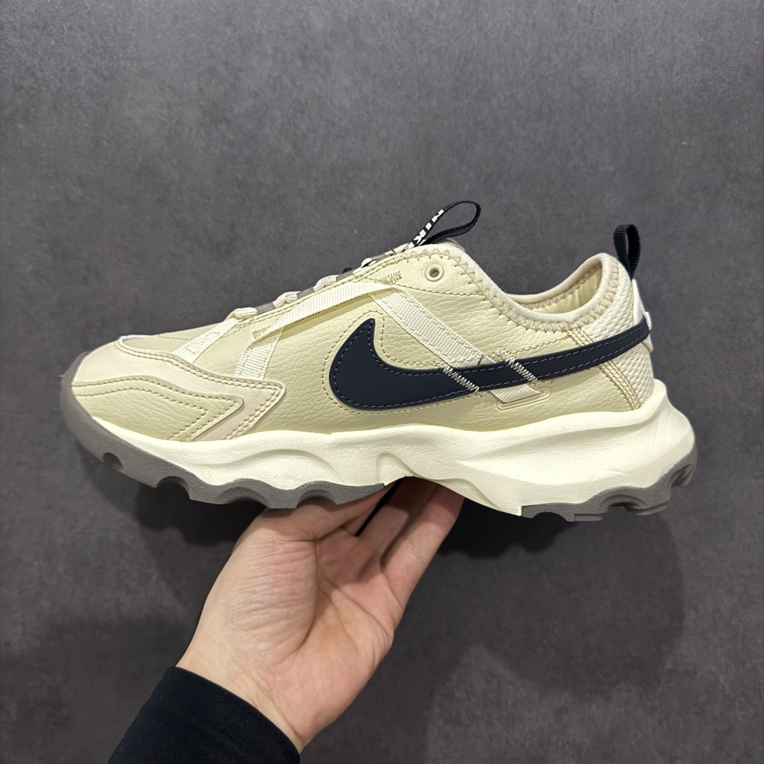 【公司级】Nk TC 7900 耐克新款复古老爹鞋 DD9682-200
织带与对勾交错穿插,以及