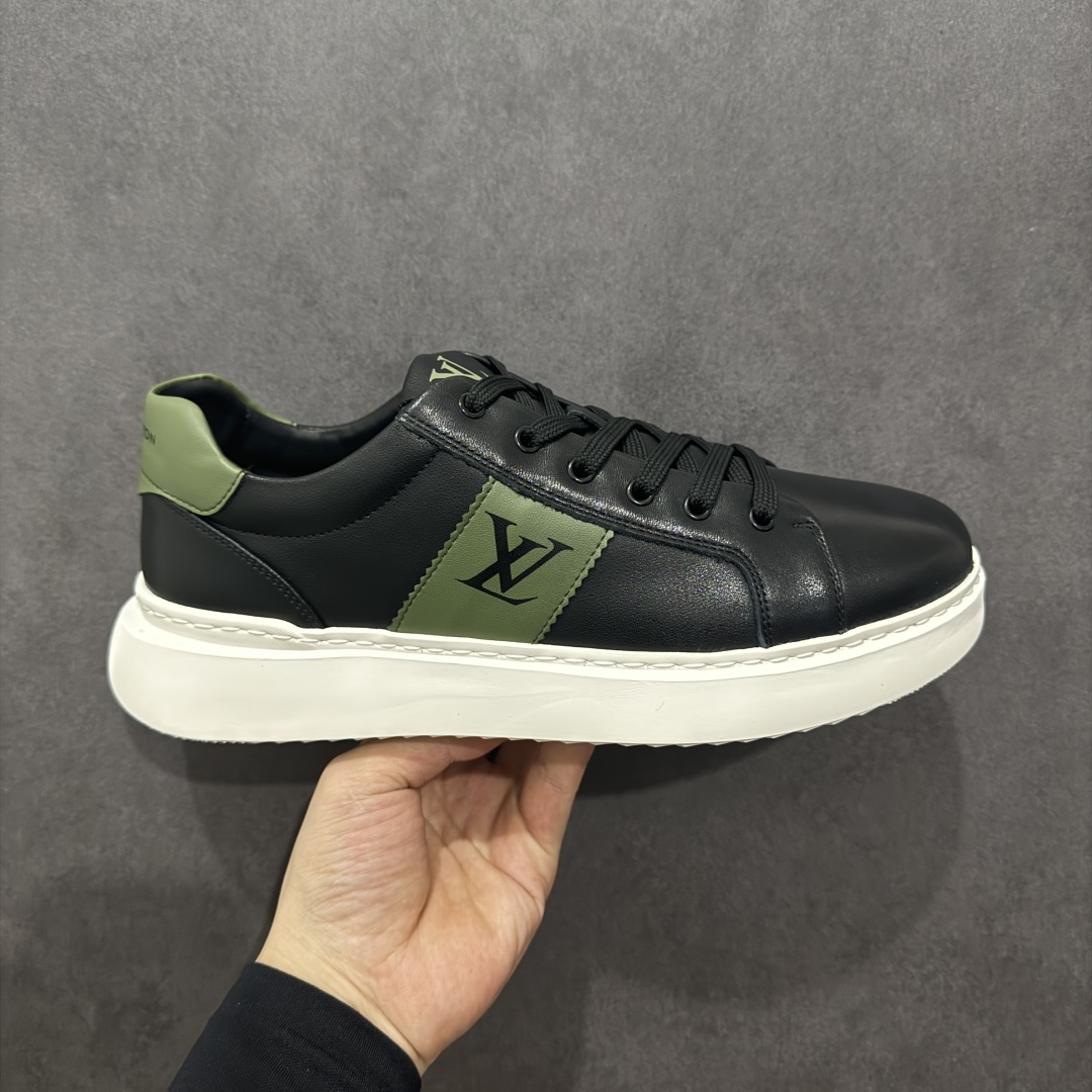 【广东版本】Louis Vuitton LV路易威登休闲文化运动板鞋系列 #广东大厂品质 舒适轻泡大底和百搭性霸屏整个时尚娱乐圈,细节调整完美主义!鞋面采用意大利进口头层小牛皮材质 独家开模轻泡大底, 侧边采用3D打印标志性Logo 尽显贵族时尚气息,台湾进口小牛皮挂皮内里,配带正品全套包装。 尺码:39 40 41 42 43 44(皮鞋码)-选品中心