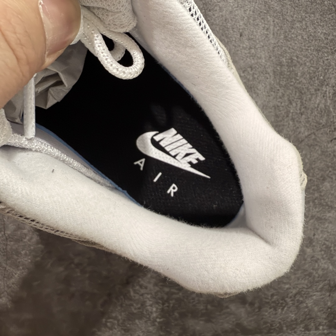 图片[7]-【GX纯原】NIKE 耐克 Air Max 95 潮流百搭 气垫缓震慢跑鞋 休闲防滑运动鞋 原鞋一比一开发 过验级别品质 独家私模开发 多次调教细节完全对版 原厂气垫气压足，保证脚感与原版一致 鞋面材料卡色也与原版一致 外贸专供 最大做到48.5 Nike耐克跑步鞋经典透气舒适运动鞋休闲鞋。为了迎接今年的世界地球日，Nike 为此推出了这款全新配色的 Air Max 95，以往这个主题的产品 Nike 选择了大地色系为主体，今年也不例外。整鞋材质使用工程网布和帆布相结合，配色则是泥土和大地色系。logo刺绣、对比拼接细节、圆头、正面系带、鞋垫饰有标志、标志性Air Max鞋底。Air Max 95 凭借流畅的造型、经典的开窗气垫，时至今日仍然是众多潮人备受喜爱的球鞋之一 货号：AT2865-003 尺码： 40-48.5-选品中心