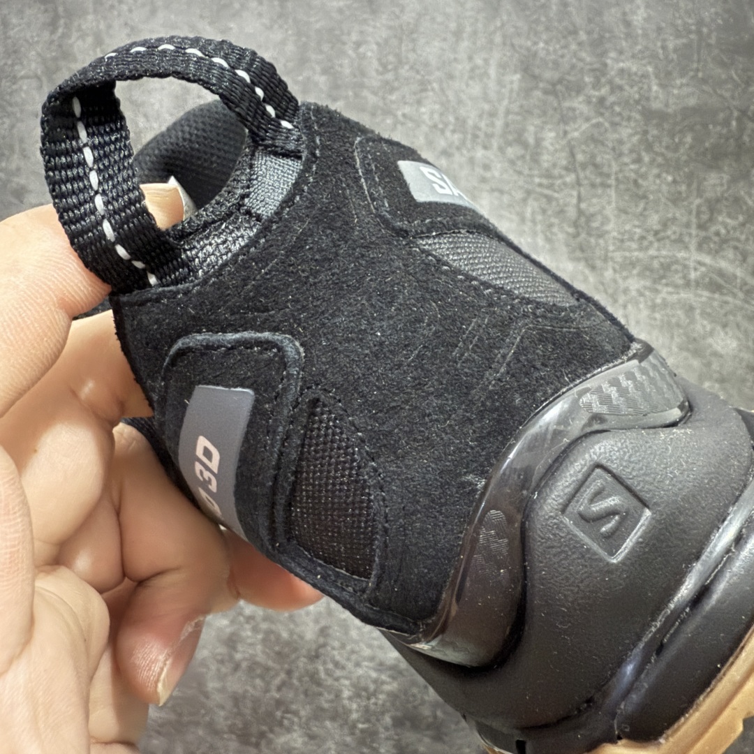 图片[2]-【纯原W1版】SALOMON XA Pro 3D Suede黑生胶 萨洛蒙潮流越野机能户外功能鞋 472433 纯原外贸平台特供订单 耗时半年巨作 全套原纸板楦头开发 原厂特供网布配套加持 确保原汁原味 完美呈现版型 原档数据独家私模五层组合大底 男女鞋同步官方开发至46.5 原装Ortholite轻量化鞋垫 中底布带钢印编号 原厂TPU锁扣 进口港宝加持 后跟自然饱满 还原公司包裹性 鞋面采用SENSIFT贴合技术 全方位贴合包裹脚型 鞋跟部鞋底牵引设计 提供强大的抓地性能 更适应野外崎岖不平的道路 其3D ADVANCED CHASSIS底盘 材料轻量大化 钉齿设计更具稳定性 防护性 鞋底易磨损区运用CONTAGRIP高耐磨材料 应对城市硬质路面长距离跑考验 尺码：36 36.5 37.5 38 38.5 39 40 40.5 41 42 42.5 43 44 44.5 45-选品中心