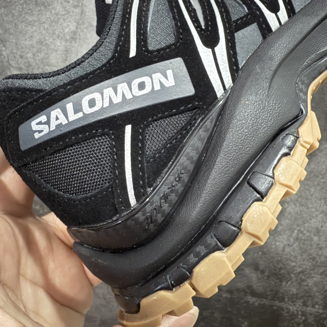 图片[3]-【纯原W1版】SALOMON XA Pro 3D Suede黑生胶 萨洛蒙潮流越野机能户外功能鞋 472433 纯原外贸平台特供订单 耗时半年巨作 全套原纸板楦头开发 原厂特供网布配套加持 确保原汁原味 完美呈现版型 原档数据独家私模五层组合大底 男女鞋同步官方开发至46.5 原装Ortholite轻量化鞋垫 中底布带钢印编号 原厂TPU锁扣 进口港宝加持 后跟自然饱满 还原公司包裹性 鞋面采用SENSIFT贴合技术 全方位贴合包裹脚型 鞋跟部鞋底牵引设计 提供强大的抓地性能 更适应野外崎岖不平的道路 其3D ADVANCED CHASSIS底盘 材料轻量大化 钉齿设计更具稳定性 防护性 鞋底易磨损区运用CONTAGRIP高耐磨材料 应对城市硬质路面长距离跑考验 尺码：36 36.5 37.5 38 38.5 39 40 40.5 41 42 42.5 43 44 44.5 45-选品中心