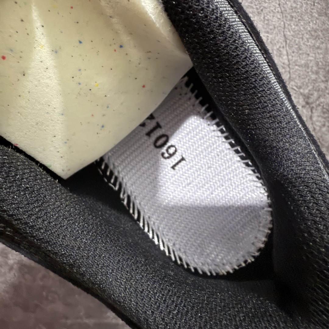 图片[8]-【纯原W1版】SALOMON XA Pro 3D Suede黑生胶 萨洛蒙潮流越野机能户外功能鞋 472433 纯原外贸平台特供订单 耗时半年巨作 全套原纸板楦头开发 原厂特供网布配套加持 确保原汁原味 完美呈现版型 原档数据独家私模五层组合大底 男女鞋同步官方开发至46.5 原装Ortholite轻量化鞋垫 中底布带钢印编号 原厂TPU锁扣 进口港宝加持 后跟自然饱满 还原公司包裹性 鞋面采用SENSIFT贴合技术 全方位贴合包裹脚型 鞋跟部鞋底牵引设计 提供强大的抓地性能 更适应野外崎岖不平的道路 其3D ADVANCED CHASSIS底盘 材料轻量大化 钉齿设计更具稳定性 防护性 鞋底易磨损区运用CONTAGRIP高耐磨材料 应对城市硬质路面长距离跑考验 尺码：36 36.5 37.5 38 38.5 39 40 40.5 41 42 42.5 43 44 44.5 45-选品中心