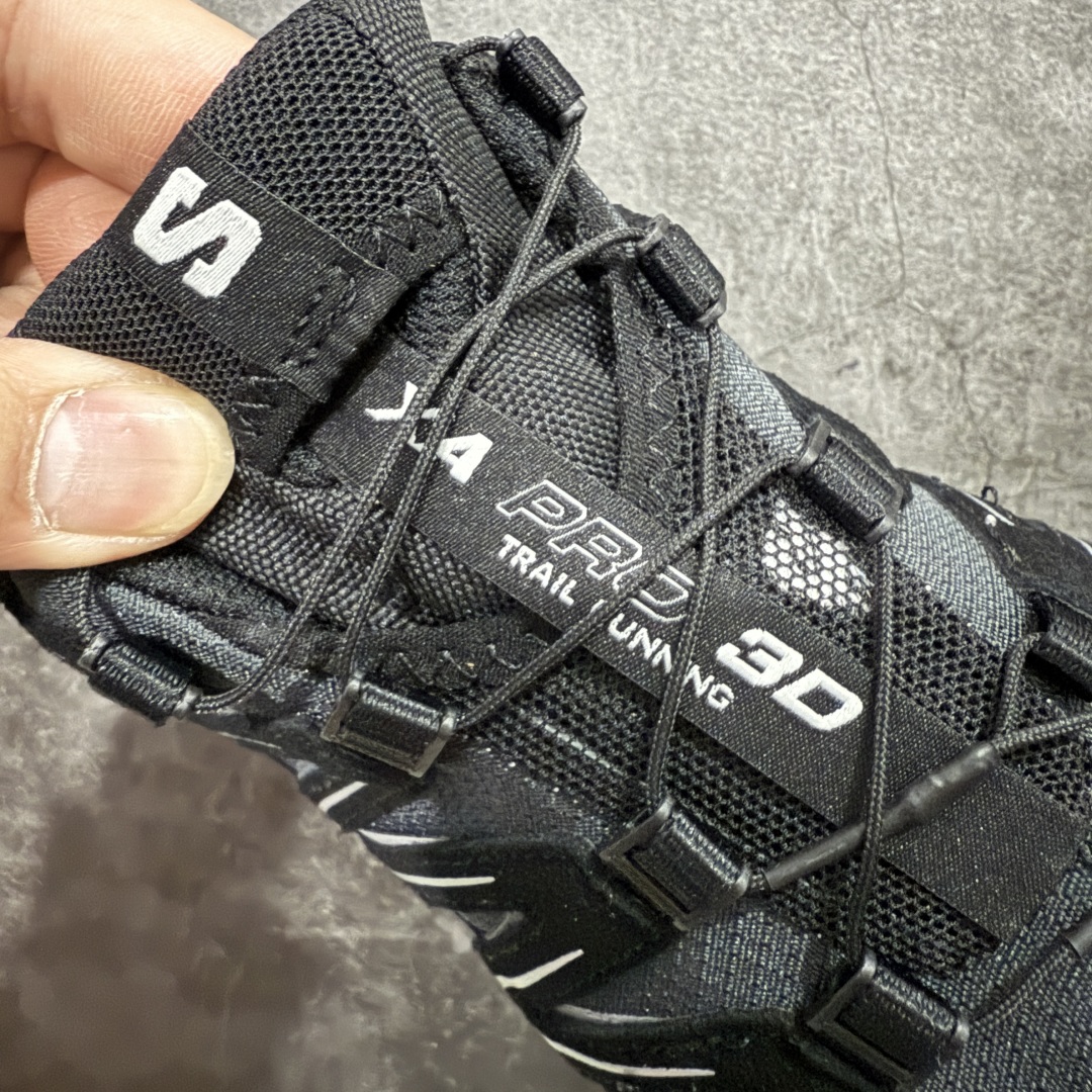 图片[6]-【纯原W1版】SALOMON XA Pro 3D Suede黑生胶 萨洛蒙潮流越野机能户外功能鞋 472433 纯原外贸平台特供订单 耗时半年巨作 全套原纸板楦头开发 原厂特供网布配套加持 确保原汁原味 完美呈现版型 原档数据独家私模五层组合大底 男女鞋同步官方开发至46.5 原装Ortholite轻量化鞋垫 中底布带钢印编号 原厂TPU锁扣 进口港宝加持 后跟自然饱满 还原公司包裹性 鞋面采用SENSIFT贴合技术 全方位贴合包裹脚型 鞋跟部鞋底牵引设计 提供强大的抓地性能 更适应野外崎岖不平的道路 其3D ADVANCED CHASSIS底盘 材料轻量大化 钉齿设计更具稳定性 防护性 鞋底易磨损区运用CONTAGRIP高耐磨材料 应对城市硬质路面长距离跑考验 尺码：36 36.5 37.5 38 38.5 39 40 40.5 41 42 42.5 43 44 44.5 45-选品中心