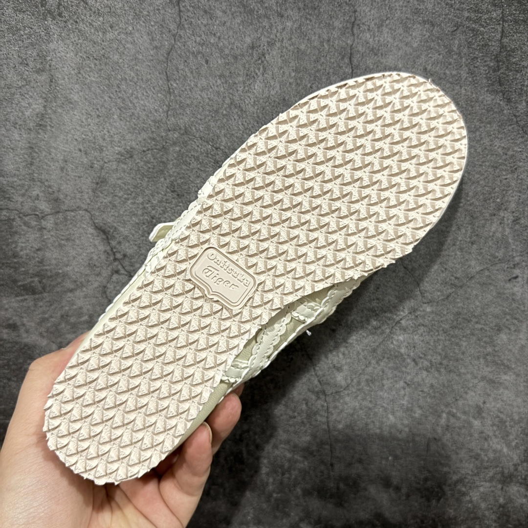 图片[9]-【公司级】Onitsuka Tiger鬼塚虎 鬼冢虎MEXICO 66 TGRS 平跟 玛丽珍鞋款演绎芭蕾风潮 整鞋采用银色金属光泽材质镜面效果，配合渐变奶油色皮革拼接，与立体镂空双滑动扣装饰，3秒完成松紧调节，呈现出轻盈且充满未来感的视觉效果。 鞋侧标志性的虎爪纹搭配白色缝线与鞋头弧线巧妙呼应，波浪形边缘设计打破传统运动鞋的棱角感，既保证运动功能性，又延续了MEXICO 66系列特有的复古跑鞋基因。 无论是日常出行还是运动场合，在光线下会折射出丝绸般的光晕，随手一拍就是赛博朋克大片既视感 尺码：36 37 37.5 38 39 39.5 40-选品中心