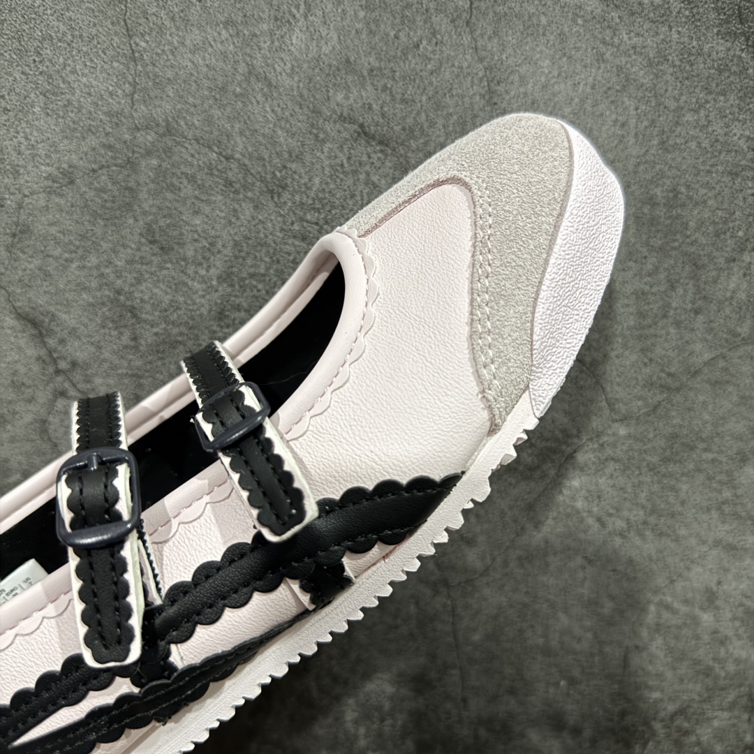 图片[6]-【公司级】Onitsuka Tiger鬼塚虎 鬼冢虎MEXICO 66 TGRS 平跟 玛丽珍鞋款演绎芭蕾风潮 整鞋采用银色金属光泽材质镜面效果，配合渐变奶油色皮革拼接，与立体镂空双滑动扣装饰，3秒完成松紧调节，呈现出轻盈且充满未来感的视觉效果。 鞋侧标志性的虎爪纹搭配白色缝线与鞋头弧线巧妙呼应，波浪形边缘设计打破传统运动鞋的棱角感，既保证运动功能性，又延续了MEXICO 66系列特有的复古跑鞋基因。 无论是日常出行还是运动场合，在光线下会折射出丝绸般的光晕，随手一拍就是赛博朋克大片既视感 尺码：36 37 37.5 38 39 39.5 40-选品中心