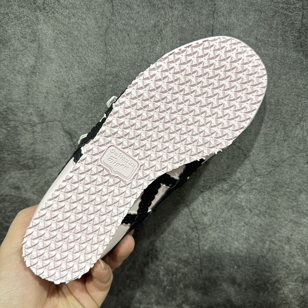 图片[9]-【公司级】Onitsuka Tiger鬼塚虎 鬼冢虎MEXICO 66 TGRS 平跟 玛丽珍鞋款演绎芭蕾风潮 整鞋采用银色金属光泽材质镜面效果，配合渐变奶油色皮革拼接，与立体镂空双滑动扣装饰，3秒完成松紧调节，呈现出轻盈且充满未来感的视觉效果。 鞋侧标志性的虎爪纹搭配白色缝线与鞋头弧线巧妙呼应，波浪形边缘设计打破传统运动鞋的棱角感，既保证运动功能性，又延续了MEXICO 66系列特有的复古跑鞋基因。 无论是日常出行还是运动场合，在光线下会折射出丝绸般的光晕，随手一拍就是赛博朋克大片既视感 尺码：36 37 37.5 38 39 39.5 40-选品中心