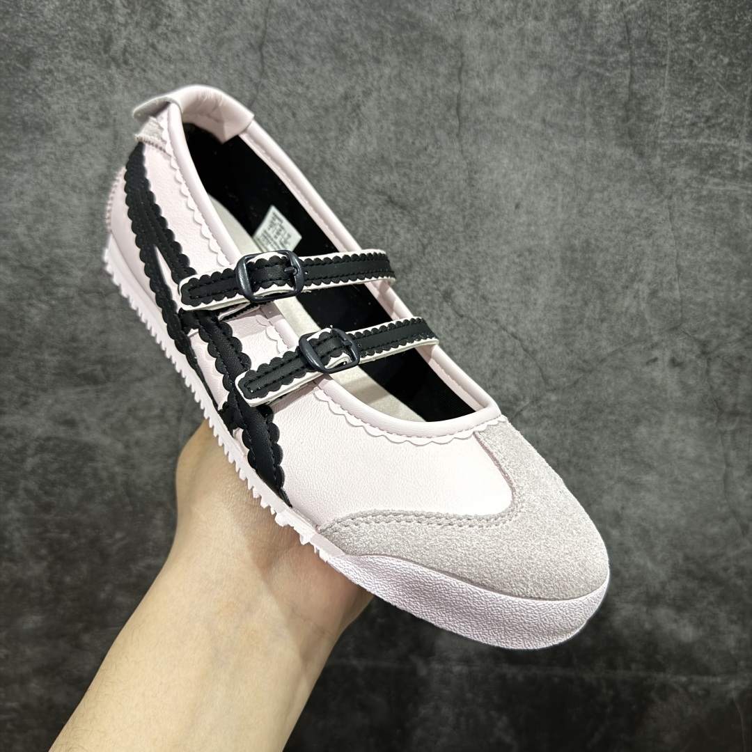 图片[3]-【公司级】Onitsuka Tiger鬼塚虎 鬼冢虎MEXICO 66 TGRS 平跟 玛丽珍鞋款演绎芭蕾风潮 整鞋采用银色金属光泽材质镜面效果，配合渐变奶油色皮革拼接，与立体镂空双滑动扣装饰，3秒完成松紧调节，呈现出轻盈且充满未来感的视觉效果。 鞋侧标志性的虎爪纹搭配白色缝线与鞋头弧线巧妙呼应，波浪形边缘设计打破传统运动鞋的棱角感，既保证运动功能性，又延续了MEXICO 66系列特有的复古跑鞋基因。 无论是日常出行还是运动场合，在光线下会折射出丝绸般的光晕，随手一拍就是赛博朋克大片既视感 尺码：36 37 37.5 38 39 39.5 40-选品中心