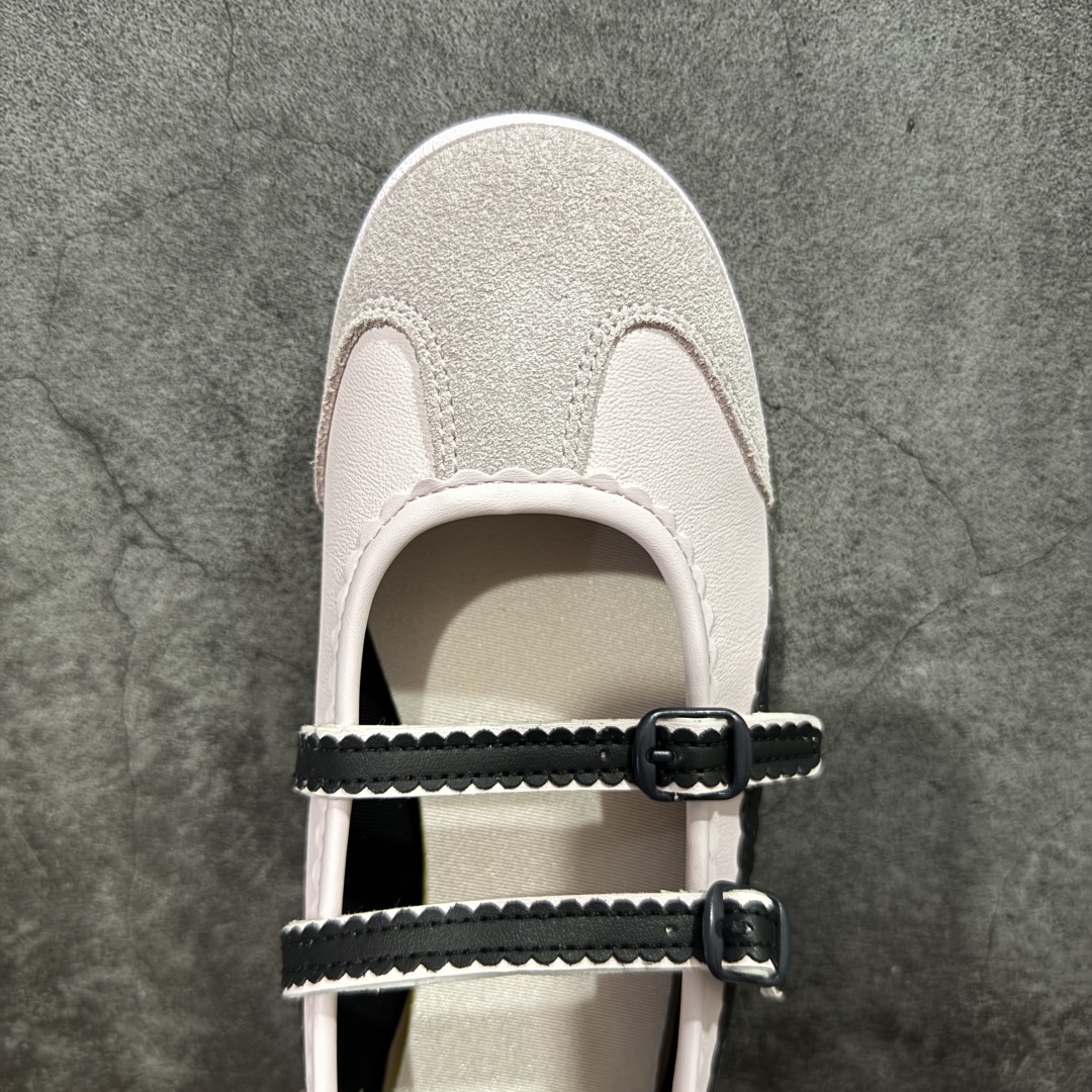 图片[5]-【公司级】Onitsuka Tiger鬼塚虎 鬼冢虎MEXICO 66 TGRS 平跟 玛丽珍鞋款演绎芭蕾风潮 整鞋采用银色金属光泽材质镜面效果，配合渐变奶油色皮革拼接，与立体镂空双滑动扣装饰，3秒完成松紧调节，呈现出轻盈且充满未来感的视觉效果。 鞋侧标志性的虎爪纹搭配白色缝线与鞋头弧线巧妙呼应，波浪形边缘设计打破传统运动鞋的棱角感，既保证运动功能性，又延续了MEXICO 66系列特有的复古跑鞋基因。 无论是日常出行还是运动场合，在光线下会折射出丝绸般的光晕，随手一拍就是赛博朋克大片既视感 尺码：36 37 37.5 38 39 39.5 40-选品中心