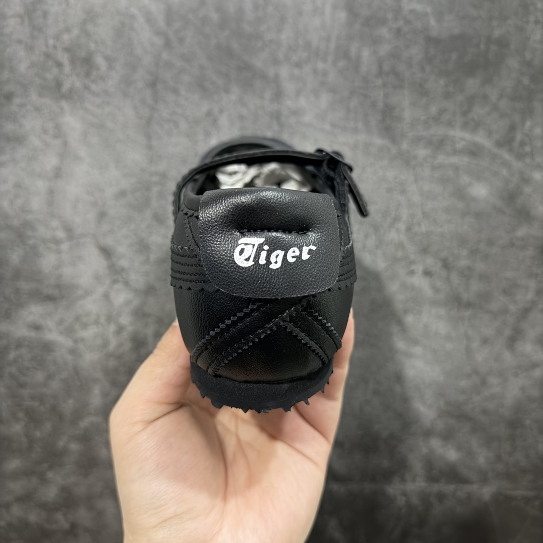 图片[4]-【公司级】Onitsuka Tiger鬼塚虎 鬼冢虎MEXICO 66 TGRS 平跟 玛丽珍鞋款演绎芭蕾风潮 整鞋采用银色金属光泽材质镜面效果，配合渐变奶油色皮革拼接，与立体镂空双滑动扣装饰，3秒完成松紧调节，呈现出轻盈且充满未来感的视觉效果。 鞋侧标志性的虎爪纹搭配白色缝线与鞋头弧线巧妙呼应，波浪形边缘设计打破传统运动鞋的棱角感，既保证运动功能性，又延续了MEXICO 66系列特有的复古跑鞋基因。 无论是日常出行还是运动场合，在光线下会折射出丝绸般的光晕，随手一拍就是赛博朋克大片既视感 尺码：36 37 37.5 38 39 39.5 40-选品中心