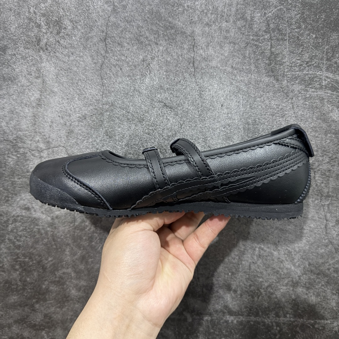 图片[2]-【公司级】Onitsuka Tiger鬼塚虎 鬼冢虎MEXICO 66 TGRS 平跟 玛丽珍鞋款演绎芭蕾风潮 整鞋采用银色金属光泽材质镜面效果，配合渐变奶油色皮革拼接，与立体镂空双滑动扣装饰，3秒完成松紧调节，呈现出轻盈且充满未来感的视觉效果。 鞋侧标志性的虎爪纹搭配白色缝线与鞋头弧线巧妙呼应，波浪形边缘设计打破传统运动鞋的棱角感，既保证运动功能性，又延续了MEXICO 66系列特有的复古跑鞋基因。 无论是日常出行还是运动场合，在光线下会折射出丝绸般的光晕，随手一拍就是赛博朋克大片既视感 尺码：36 37 37.5 38 39 39.5 40-选品中心