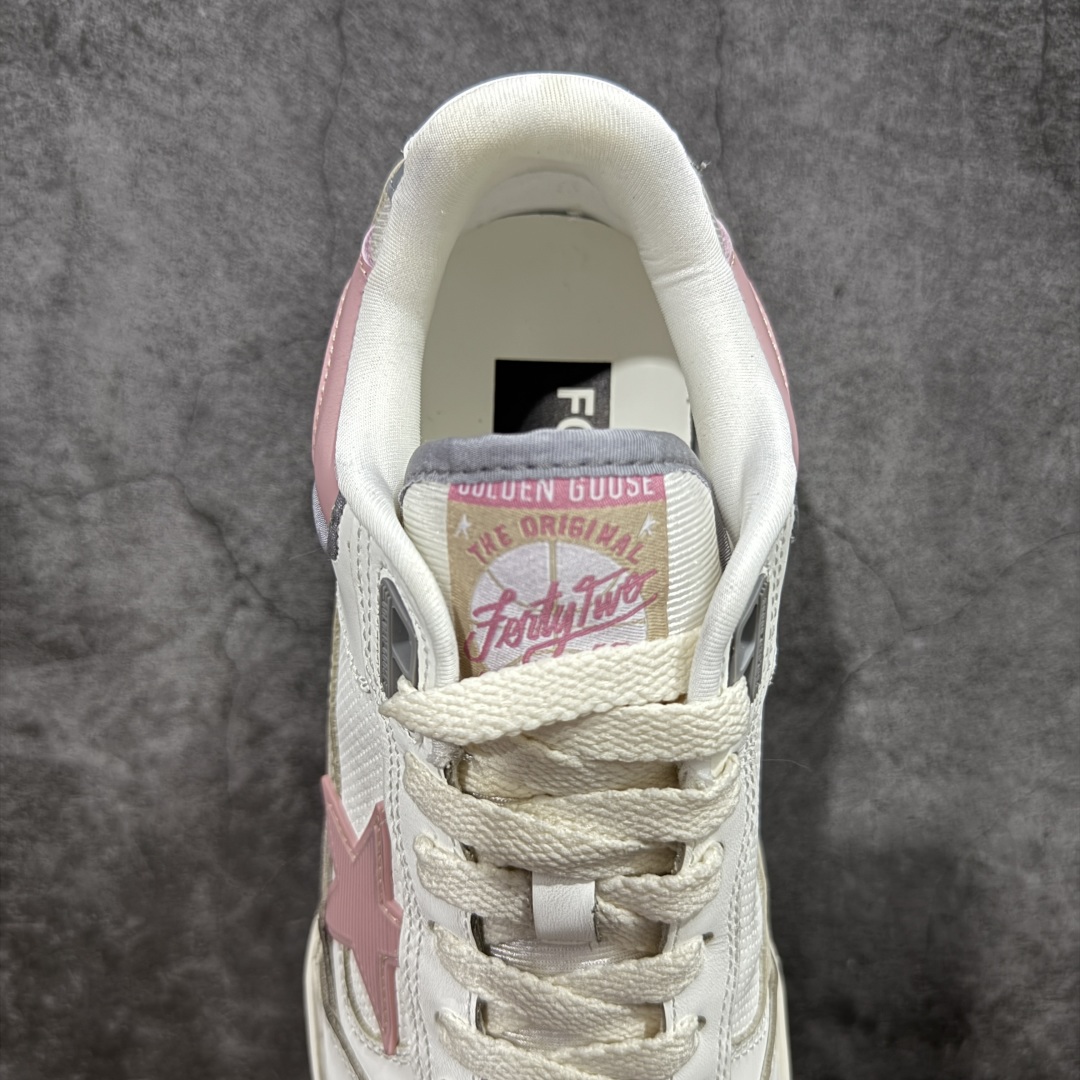 图片[8]-【广东纯原版本】GGDB Golden Goose Deluxe Brand Forty2 2025春季新款厚底星星板鞋小脏鞋新款厚底脏脏鞋情侣款休闲板鞋时尚百搭星星小白鞋 ！ GGDB新色小脏鞋火红程度比小白鞋还要早，打破传统审美，小脏鞋做到了！明星私服上脚示范 就是这么百搭 ！再也不用担心洗鞋的问题啦！进口牛皮鞋面，毛巾布+透气网里，Tpu大底橡胶组合大底配意大利进口高发泡沿条！独家开模乳胶垫 3.5cm内增高鞋垫，内增高藏的特别好，一般人不会发现我们有内增高，鞋垫是单独的，可以取出！鞋子手工打磨上色，做旧效果超级复古！最新配色！配全套包装防尘袋！ 尺码：35 36 37 38 39 40 41 42 43 44-选品中心