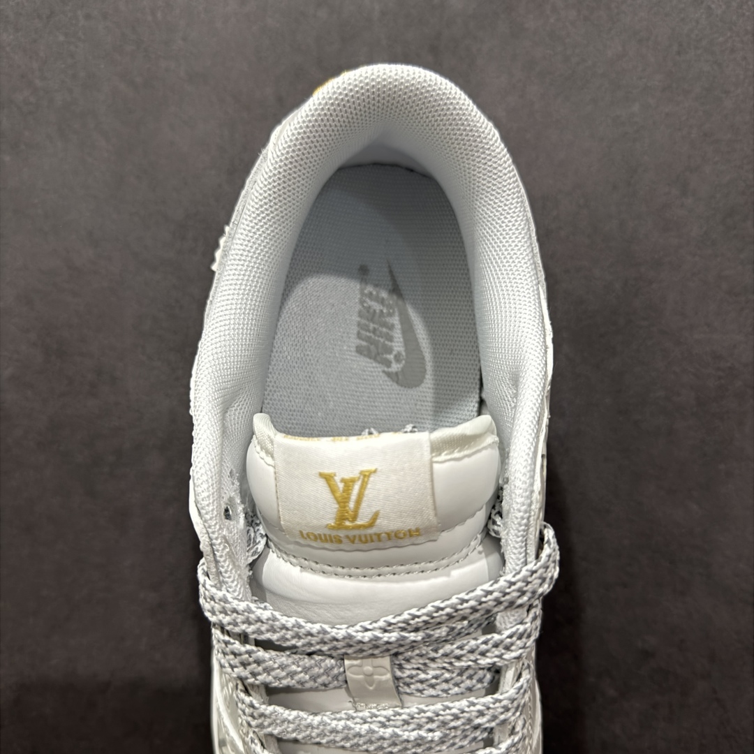  
【定制版】Nike SB Dunk Low LV联名 灰白暗印花 周年高端定制 低帮休闲板鞋 XX3