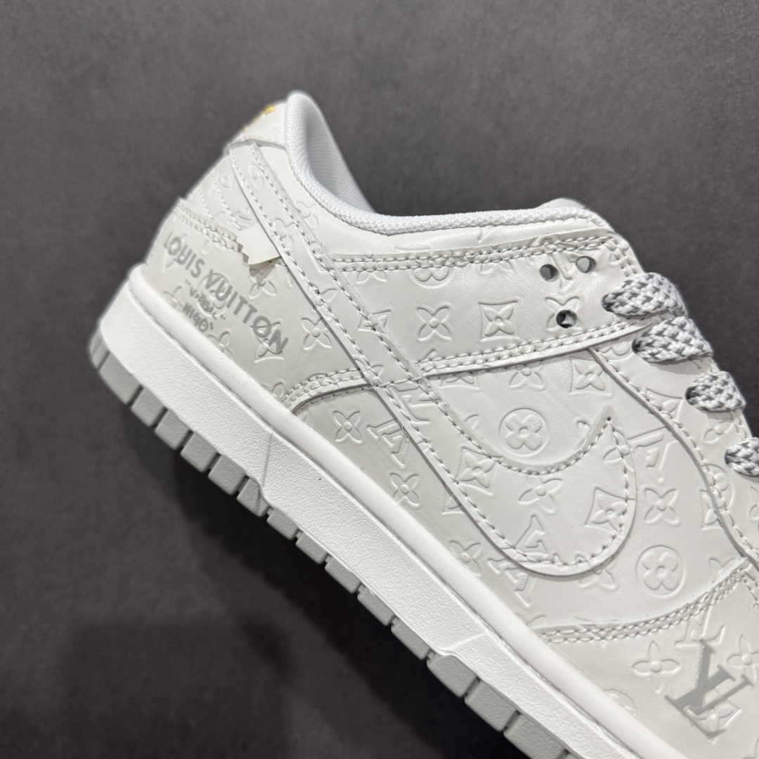  
【定制版】Nike SB Dunk Low LV联名 灰白暗印花 周年高端定制 低帮休闲板鞋 XX3