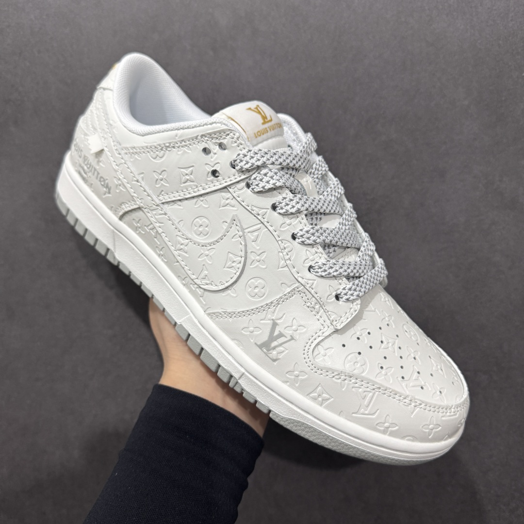  
【定制版】Nike SB Dunk Low LV联名 灰白暗印花 周年高端定制 低帮休闲板鞋 XX3