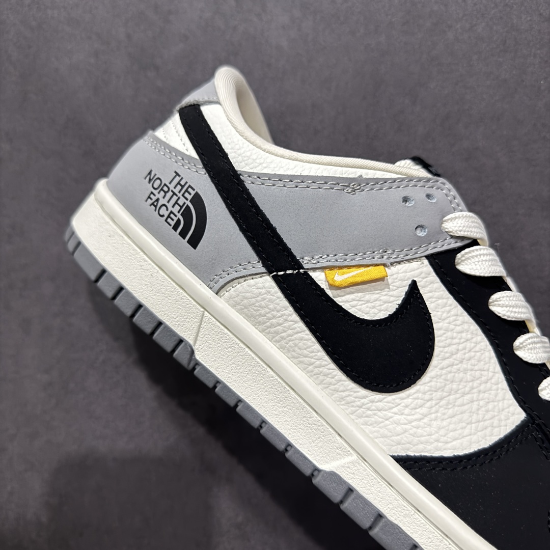  
【定制版】海外爆款限量发售！高端定制Nike SB Dunk Low 北面联名--- 白黑灰 高端定