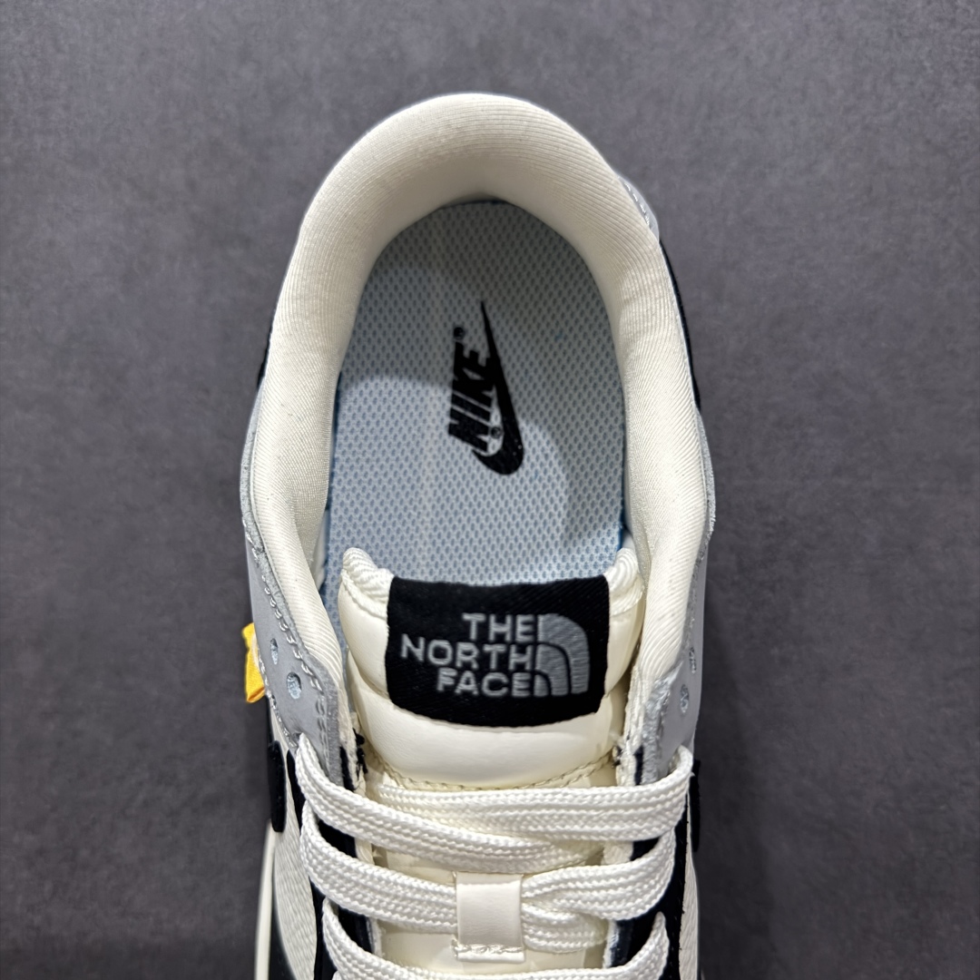  
【定制版】海外爆款限量发售！高端定制Nike SB Dunk Low 北面联名--- 白黑灰 高端定