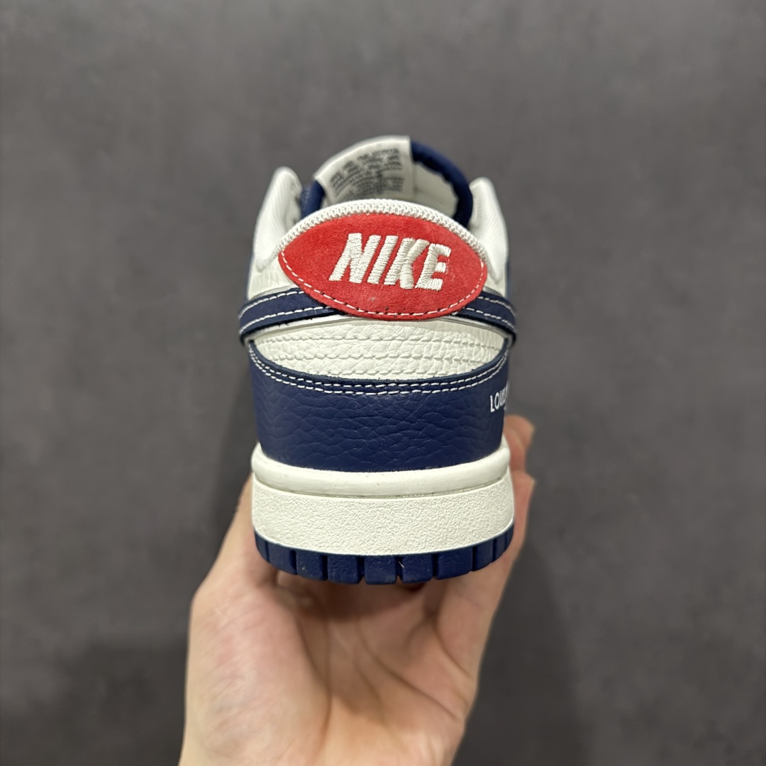  
【定制版】海外爆款限量发售！高端定制Nike SB Dunk Low LV联名--- 奶白深蓝印花 