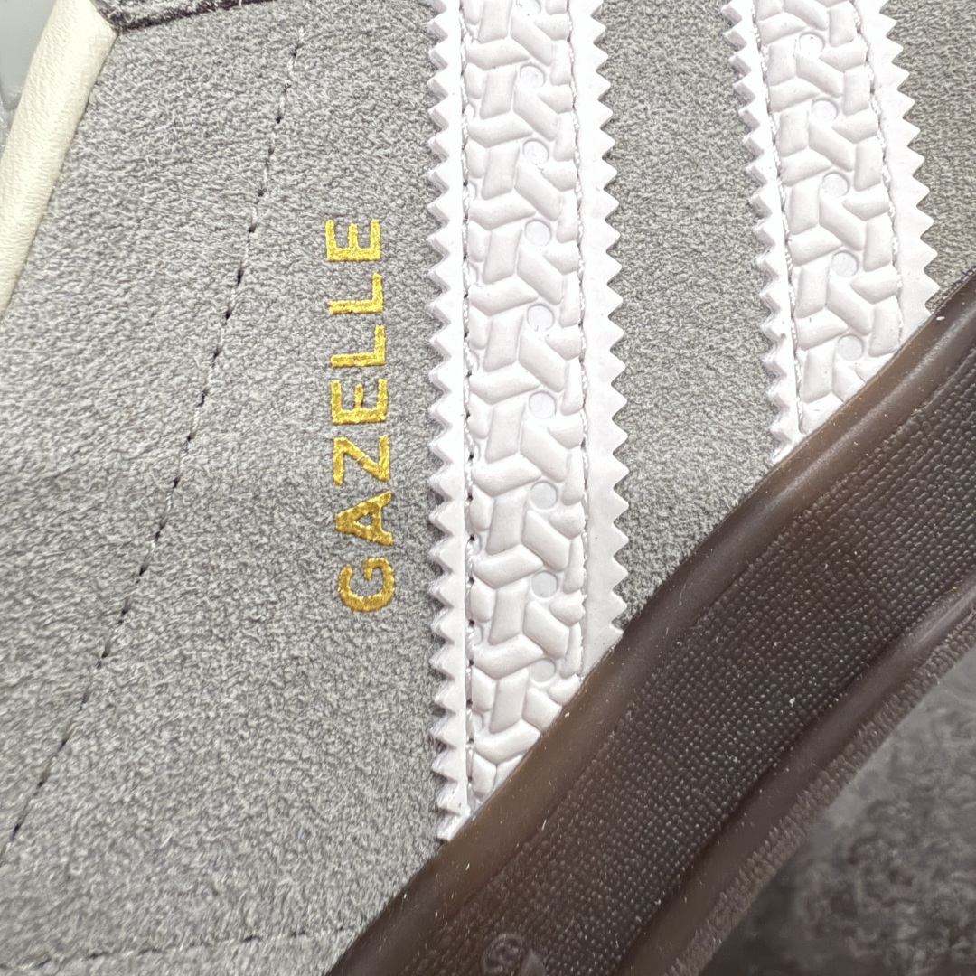 图片[3]-【纯原LW版】Adidas Originals Gazelle Indoor 防滑低帮T头德训鞋 GZ复古系列 灰熊 IF1807 纯原大厂LW工厂出货💪🏻 正确猪八材料 毛绒感质感都特别强 非普通版本 市场顶级版本完美还原zp细节，注意区别市场任何版本，完全不是一路货色‼️ 全鞋原材料打造，无任何色差，正确鞋型，后跟港宝材料定型，正确微透生胶大底，反口内里头层细腻小牛皮，纸板中底 鞋垫背胶，侧面正确烫金压印字母，所有细节完美还原‼️ 尺码：35.5 36 36.5 37 38 38.5 39 40 40.5 41 42 42.5 43 44 44.5 45-选品中心