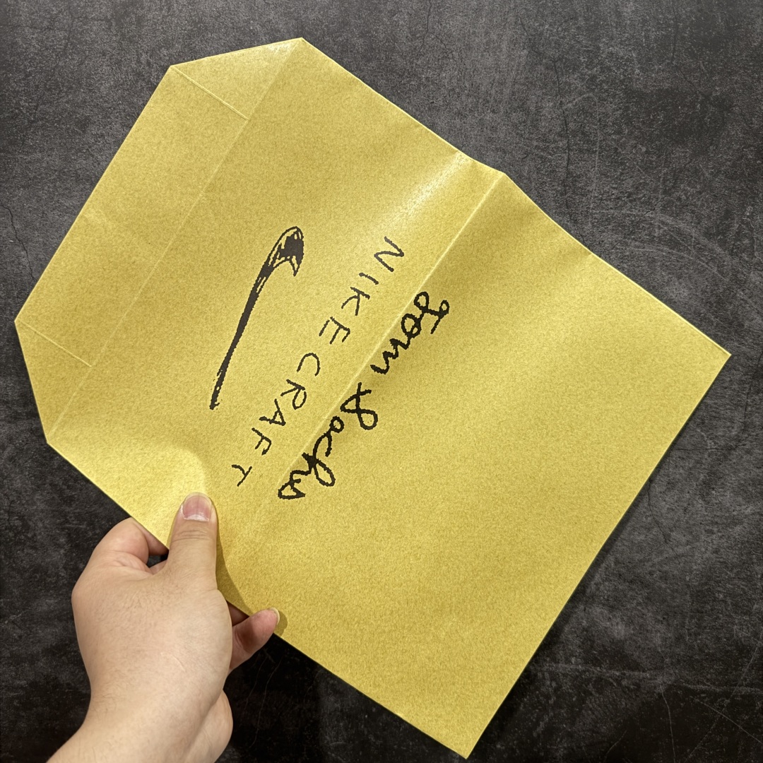 图片[4]-【纯原版】Tom Sachs x NK Craft Mars Yard 2.0 联名宇航员神游太空百搭休闲运动透气慢跑鞋 复古做旧黄红勾 AA2261-100 正确原厂钢印 正确中底针车工艺 原装配件原盒原标 原装进口鞋垫 进口乳胶#原档案私模大底打造 韩国大宇原厂网纱 台湾进口丝绒猪巴革材质饰片 中底外后侧带四杠竖纹原装鞋垫 泡棉乳胶缓震 全套完美原装配件及包装物 尺码：36 36.5 37.5 38 38.5 39 40 40.5 41 42 42.5 43 44 44.5 45-选品中心