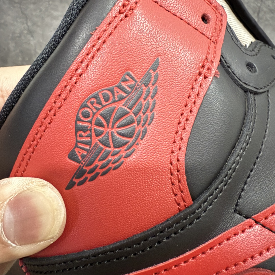 图片[3]-【DG2.0纯原】Jordan Air Jordan 1 High \’85“Bred”禁穿 2025年复刻 舒适百搭 耐磨透气 高帮 复古篮球鞋 男款 黑红 国内版 HV6674-067 高端零售特供批次 产品品控稳定性领先行业 各方面均可对飙LJR版 良心定价不杀猪 SZ原厂全套原楦原纸板冲刀磨具开发 原厂皮料加持 原厂港宝加持定型后跟R度完美 同源原厂电绣 飞翼针数密度立体效果一致 百分百一致原鞋 原厂拉帮工艺 针距密度一致 后跟弧度收口自然不对折 极致一眼正品既视感 进口玻璃冲刀皮料裁剪零毛边 全鞋电脑针车工艺 品控清洁度最高QC检验标准 免检产品 原厂订购鞋盒、鞋标、防尘纸、鞋撑、鞋带 追求极致的原厂味道 尺码：40.5 41 42 42.5 43 44 44.5 45 46 47.5-选品中心